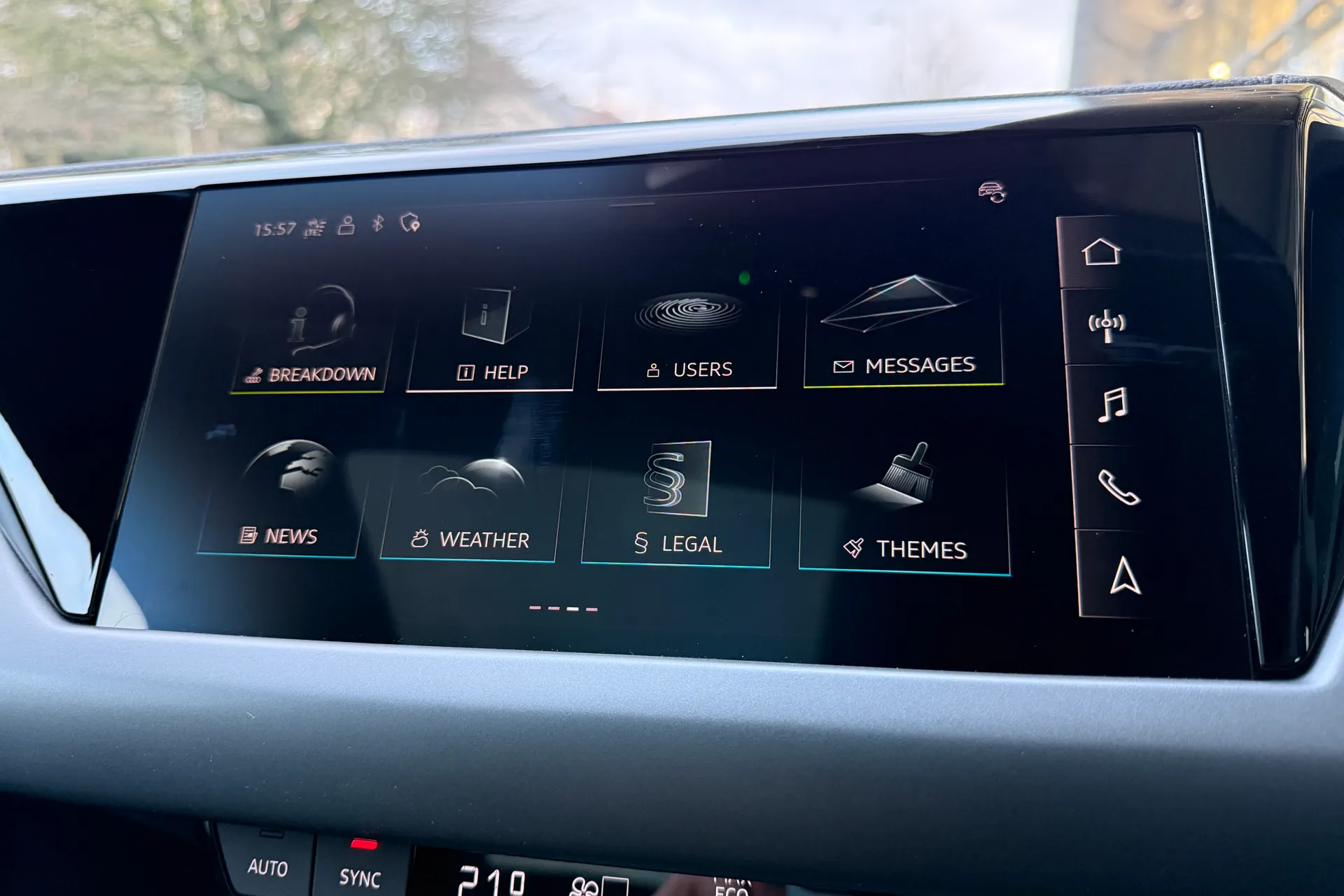 Audi e-tron GT thumbnail image number 14