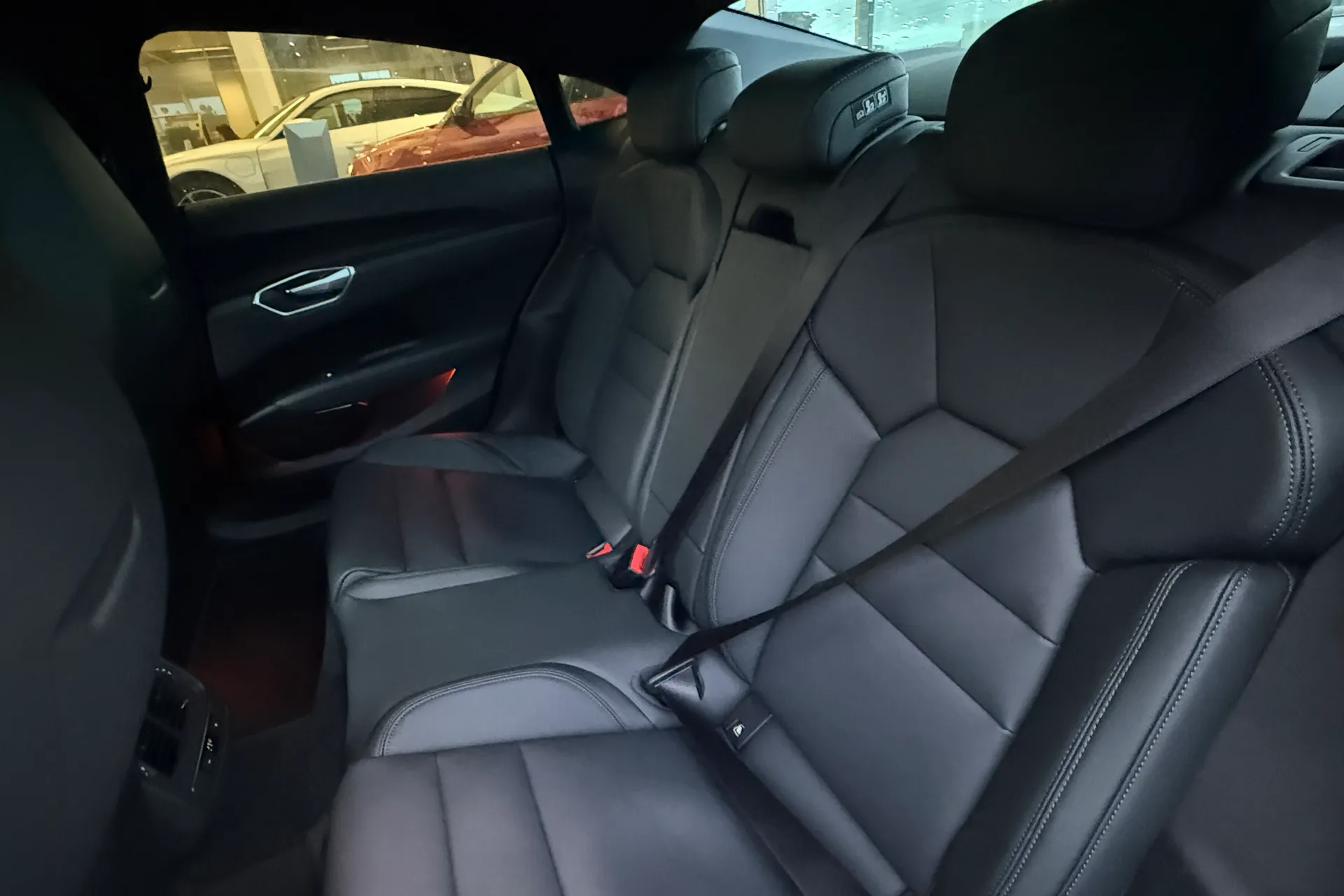 Audi e-tron GT thumbnail image number 41