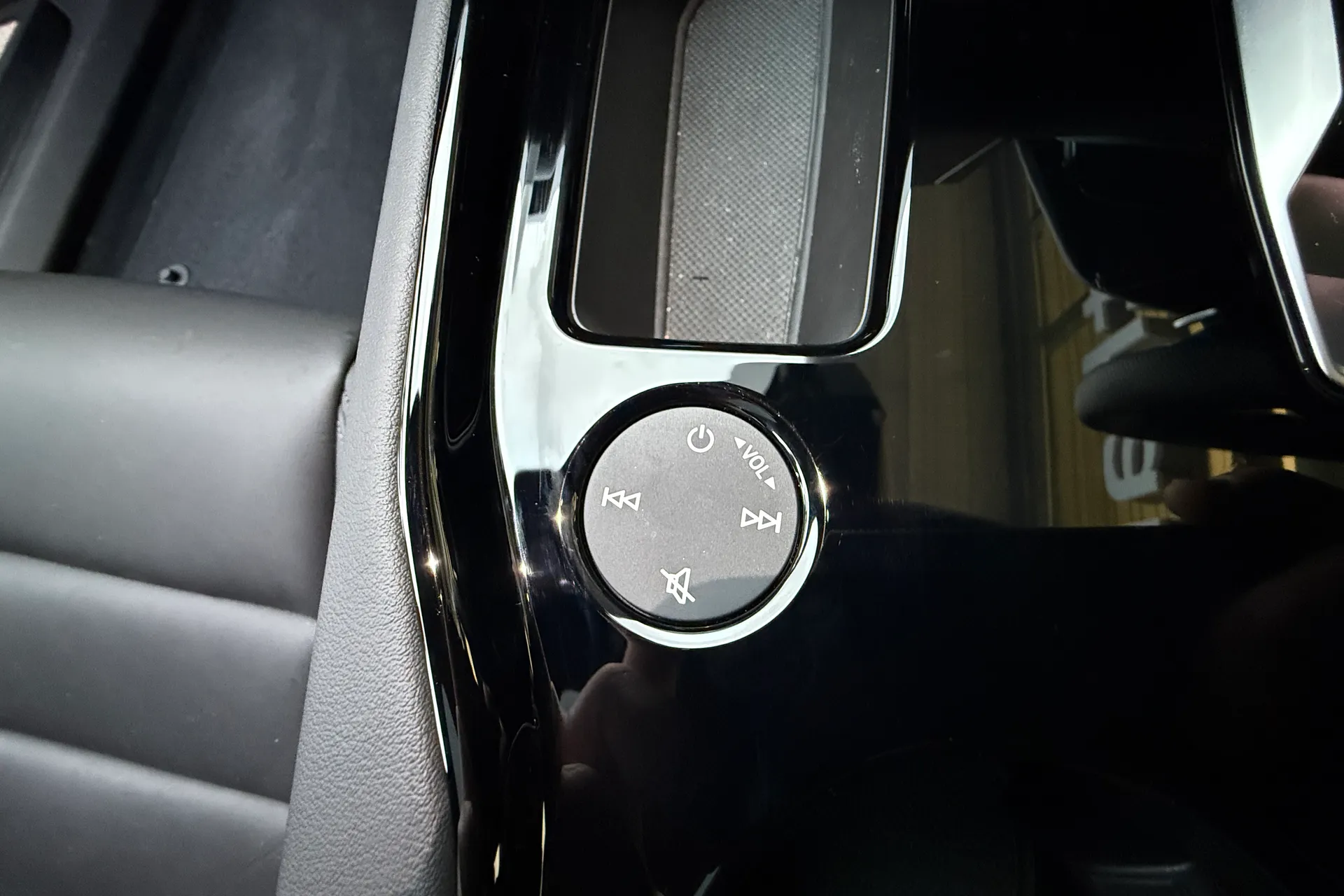 Audi e-tron GT thumbnail image number 21