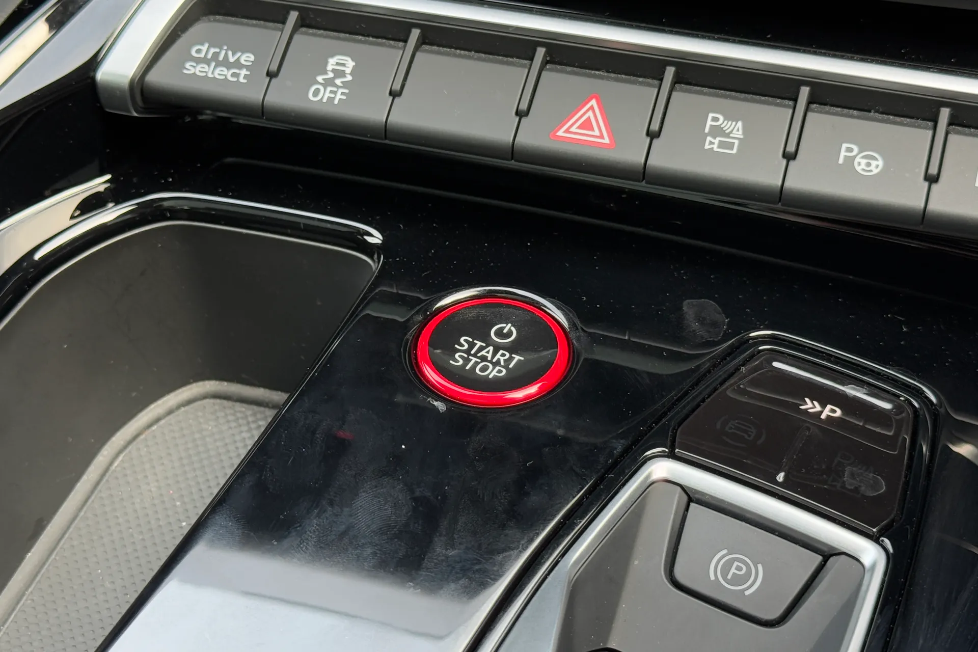 Audi e-tron GT thumbnail image number 24