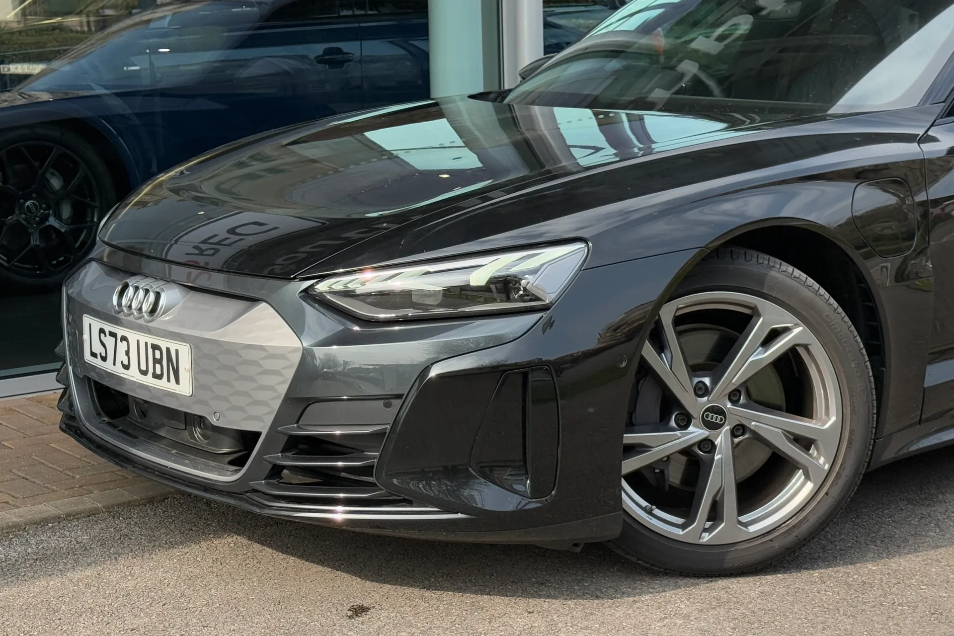 Audi e-tron GT thumbnail image number 59