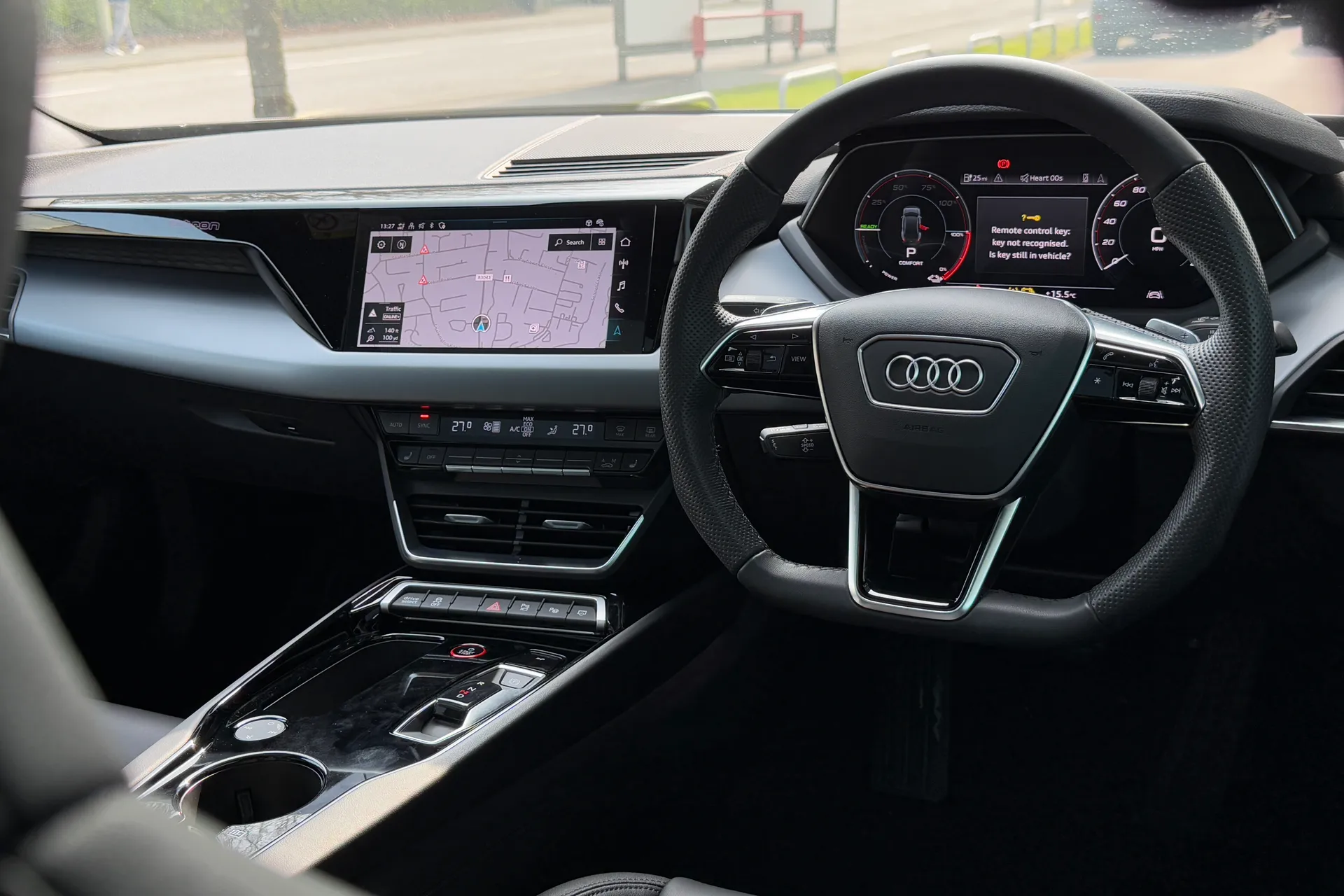 Audi e-tron GT thumbnail image number 39