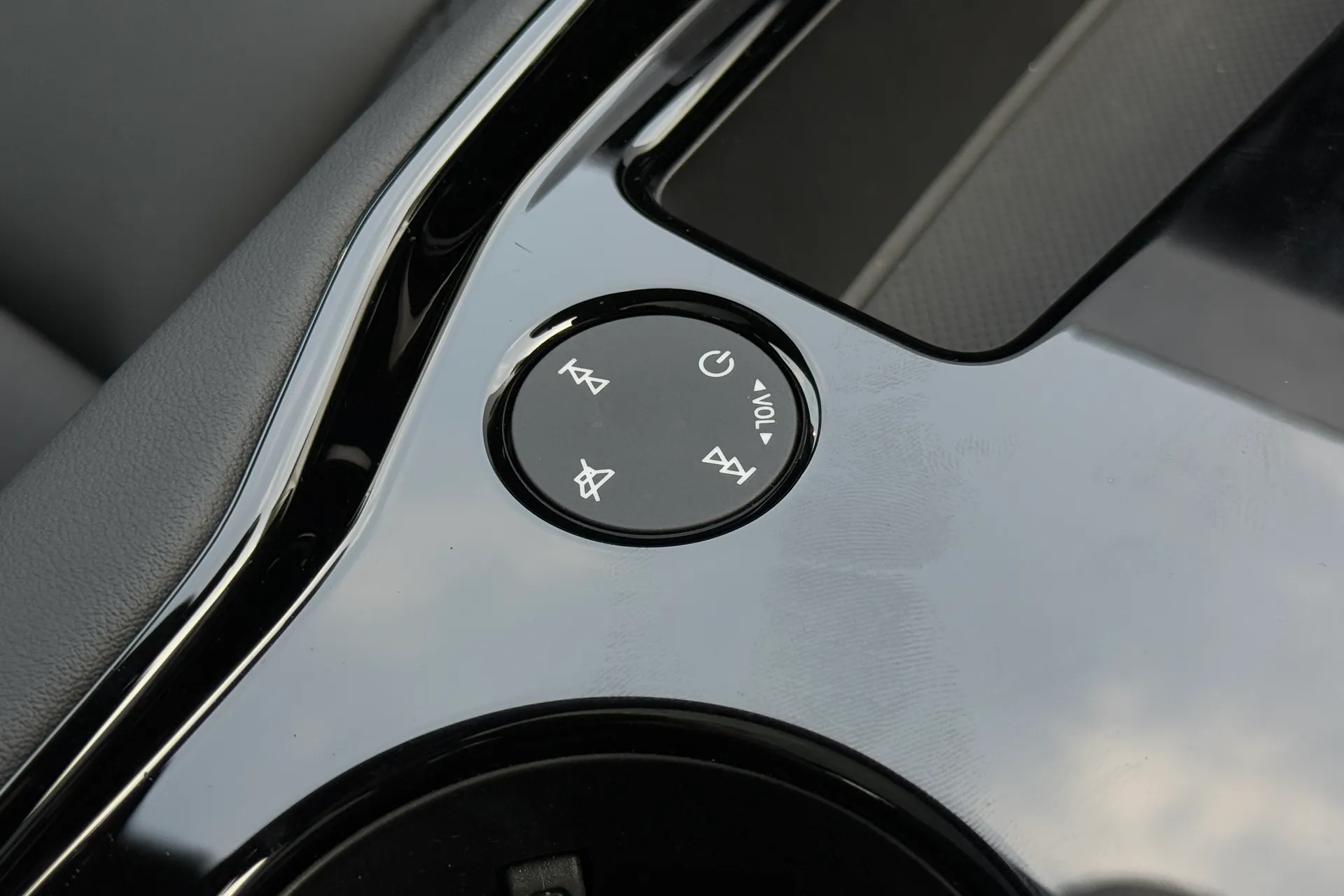 Audi e-tron GT thumbnail image number 26