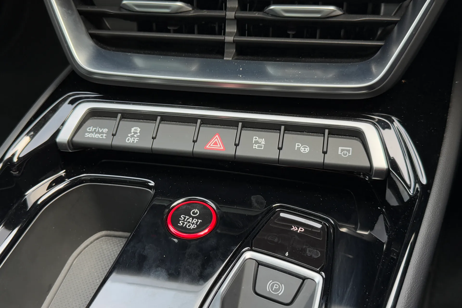 Audi e-tron GT thumbnail image number 22