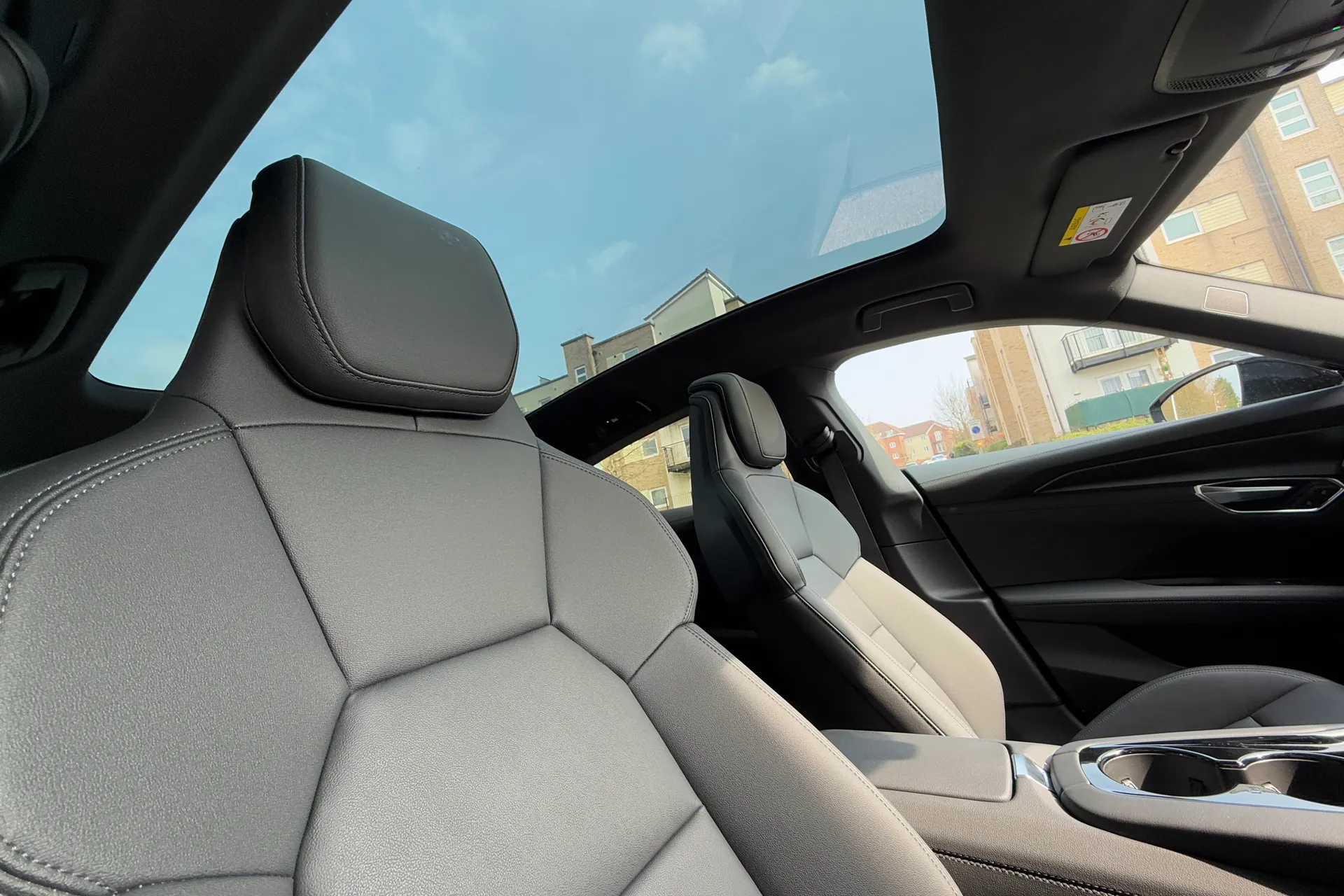 Audi e-tron GT thumbnail image number 34