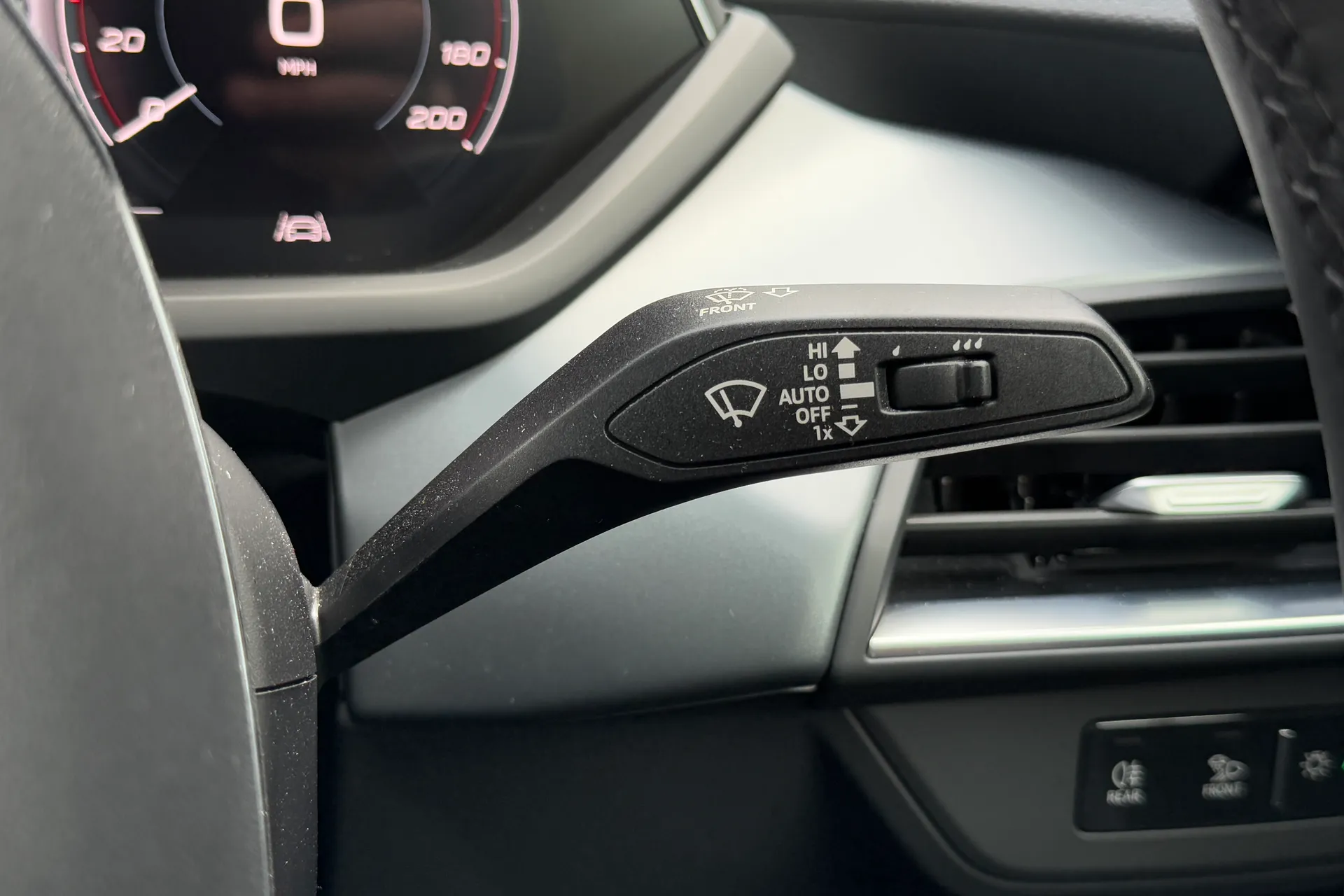 Audi e-tron GT thumbnail image number 16