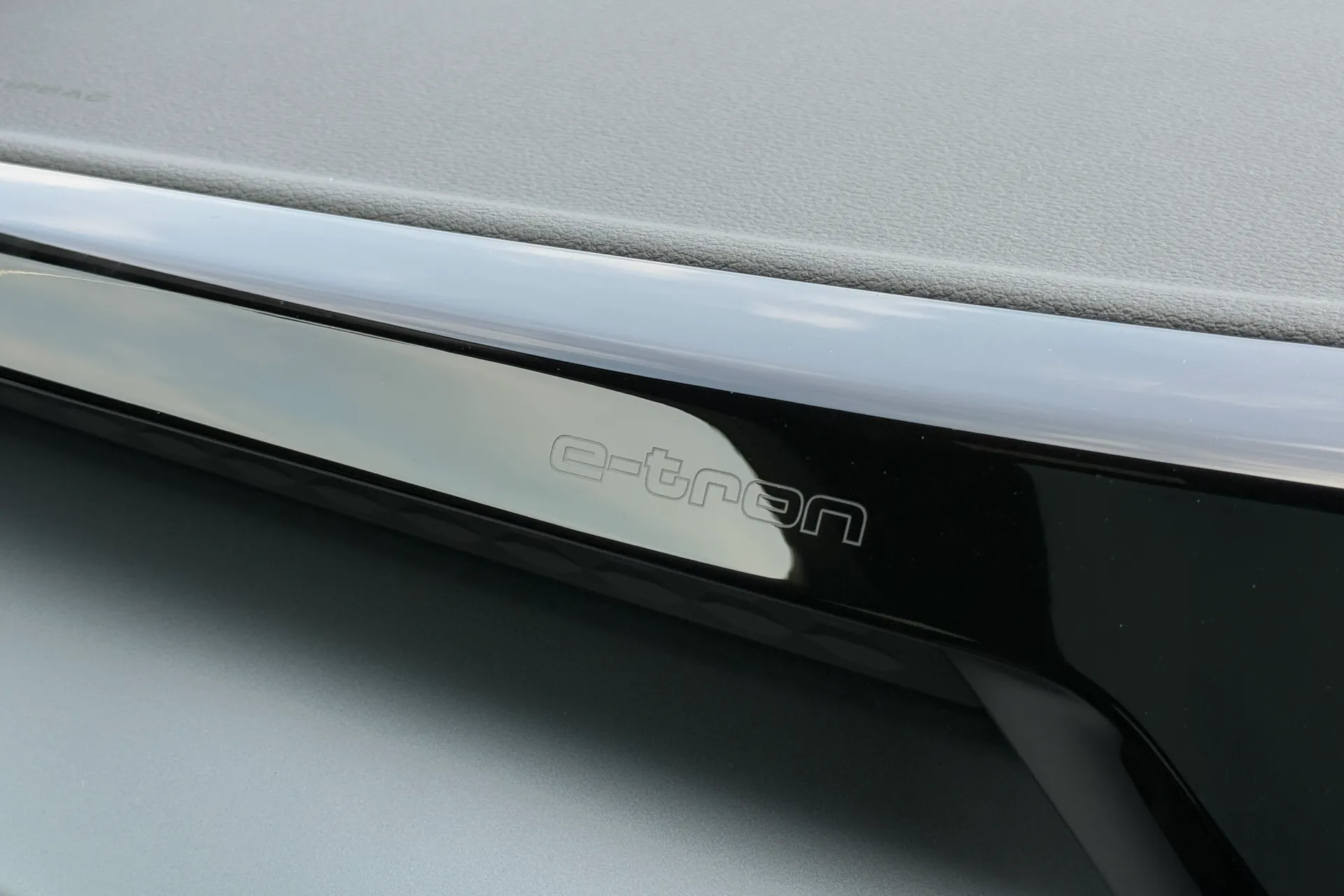 Audi e-tron GT thumbnail image number 28