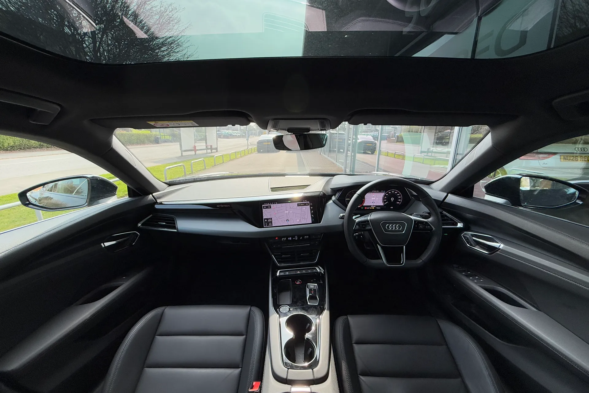 Audi e-tron GT thumbnail image number 3