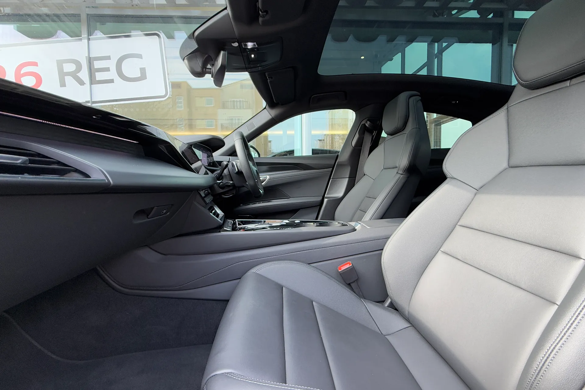 Audi e-tron GT thumbnail image number 54