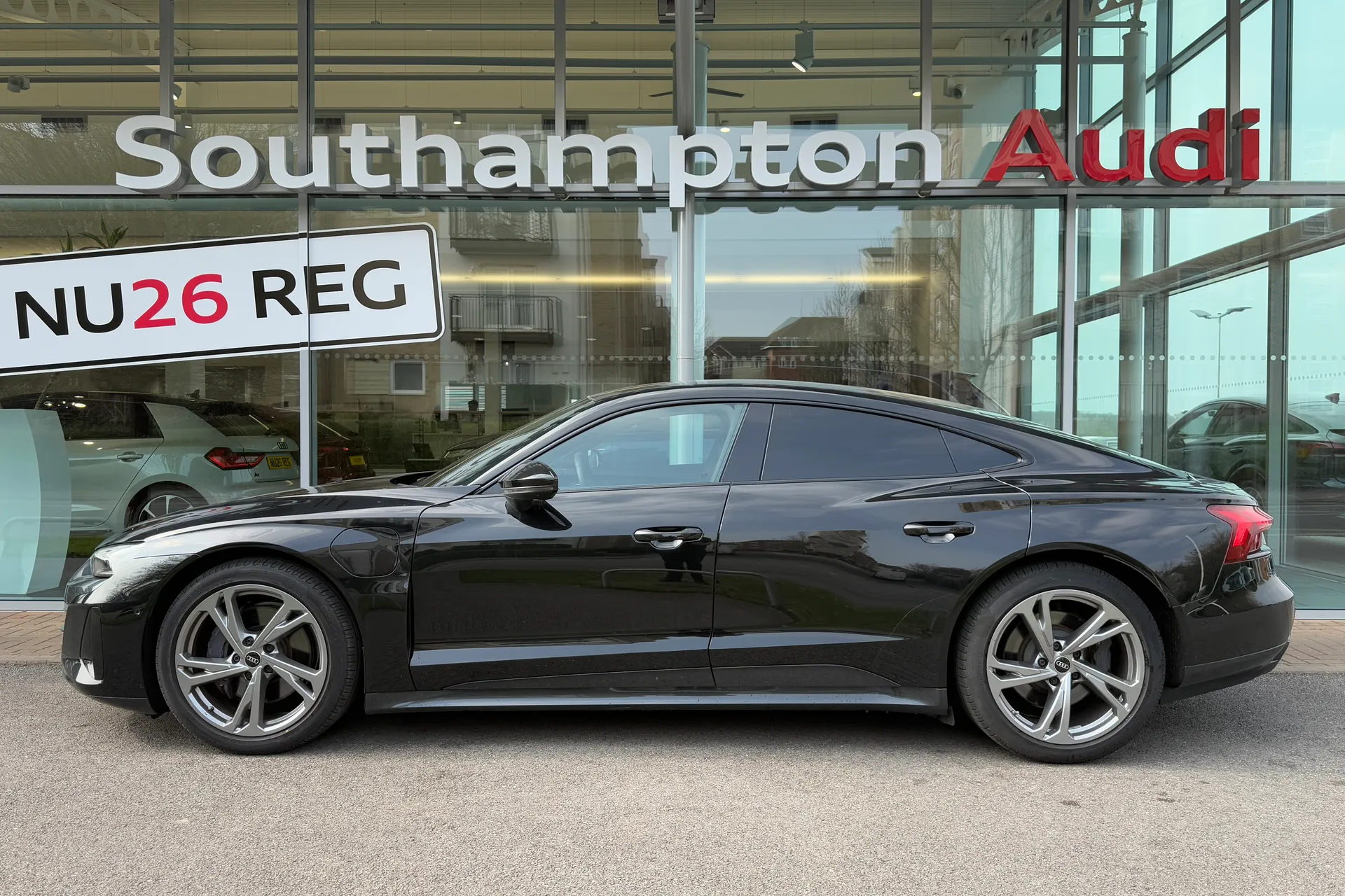 Audi e-tron GT thumbnail image number 51