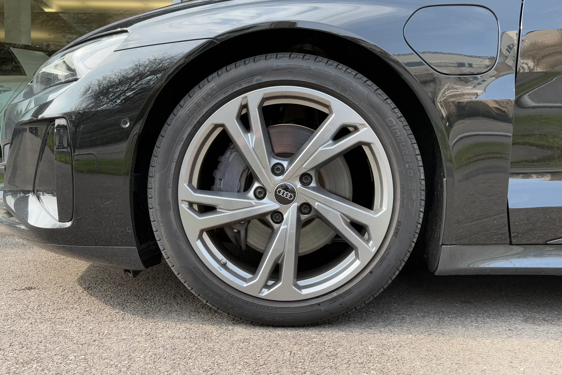 Audi e-tron GT thumbnail image number 11