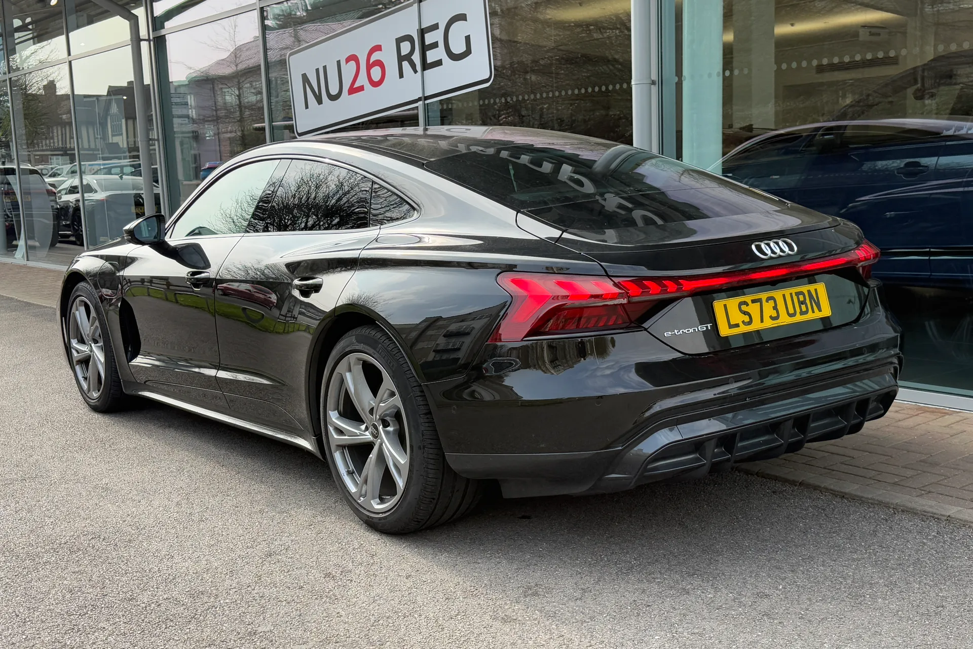 Audi e-tron GT thumbnail image number 10