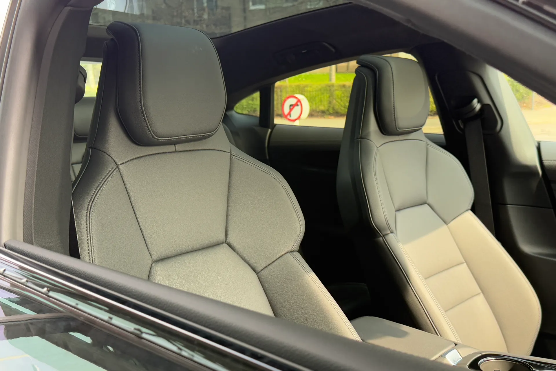 Audi e-tron GT thumbnail image number 36