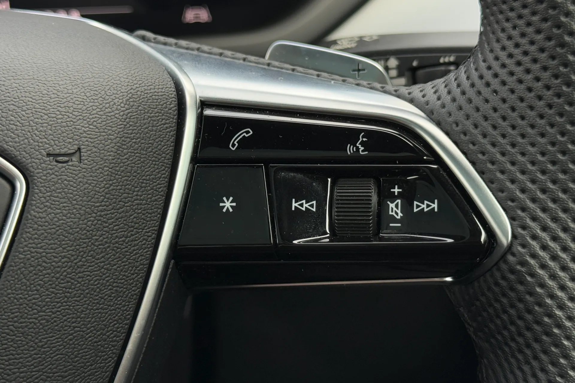 Audi e-tron GT thumbnail image number 14