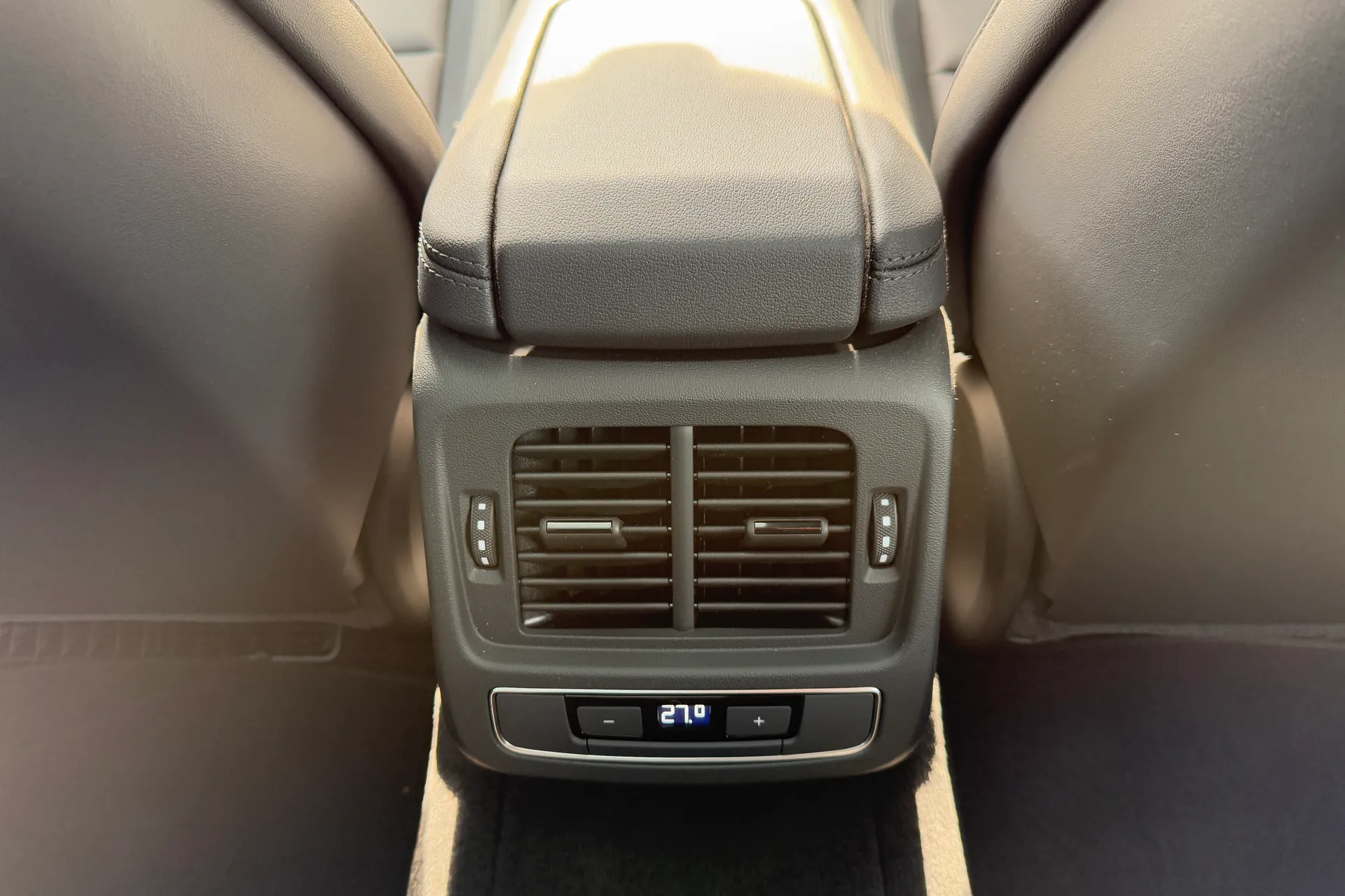 Audi e-tron GT thumbnail image number 42