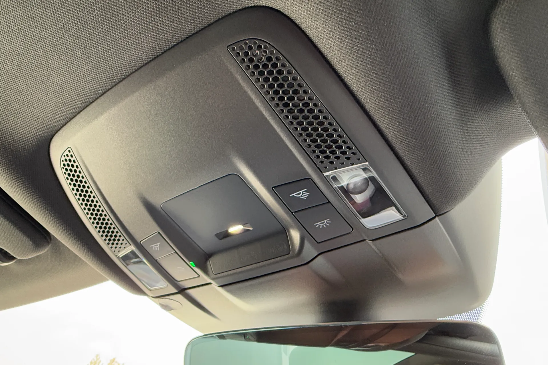 Audi e-tron GT thumbnail image number 30