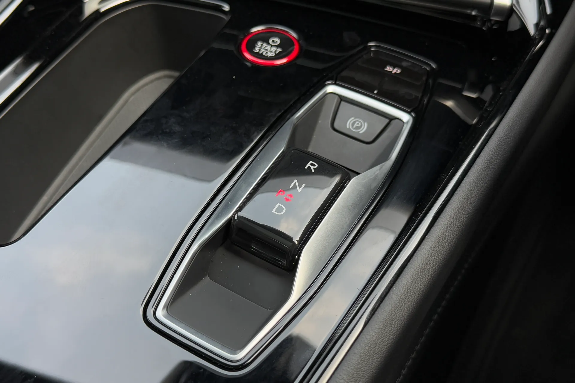 Audi e-tron GT thumbnail image number 23