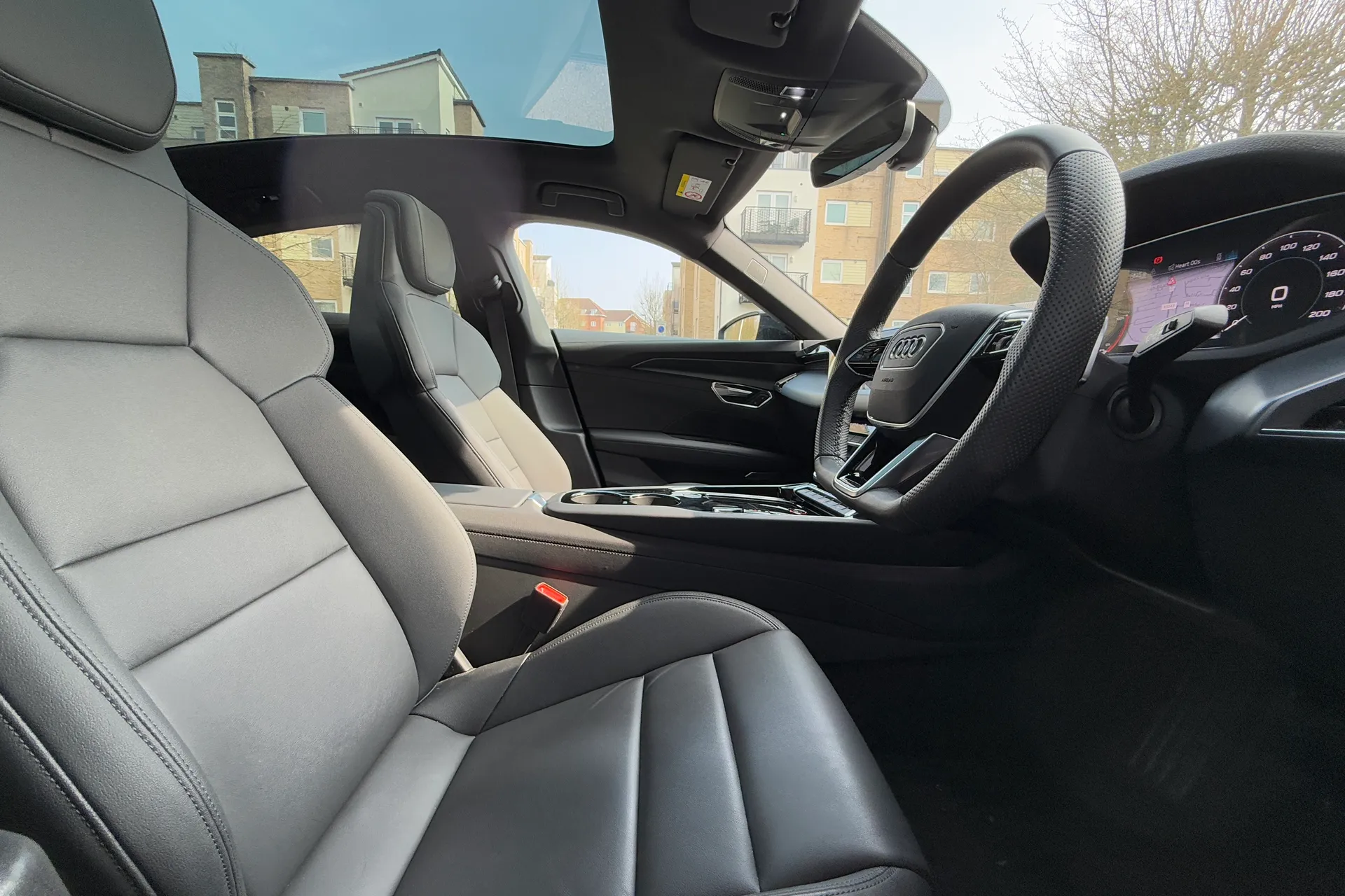 Audi e-tron GT thumbnail image number 33