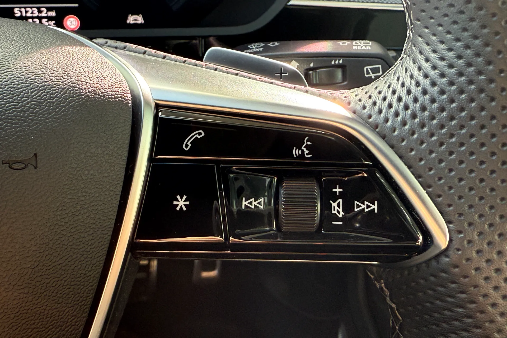 Audi Q8 thumbnail image number 15