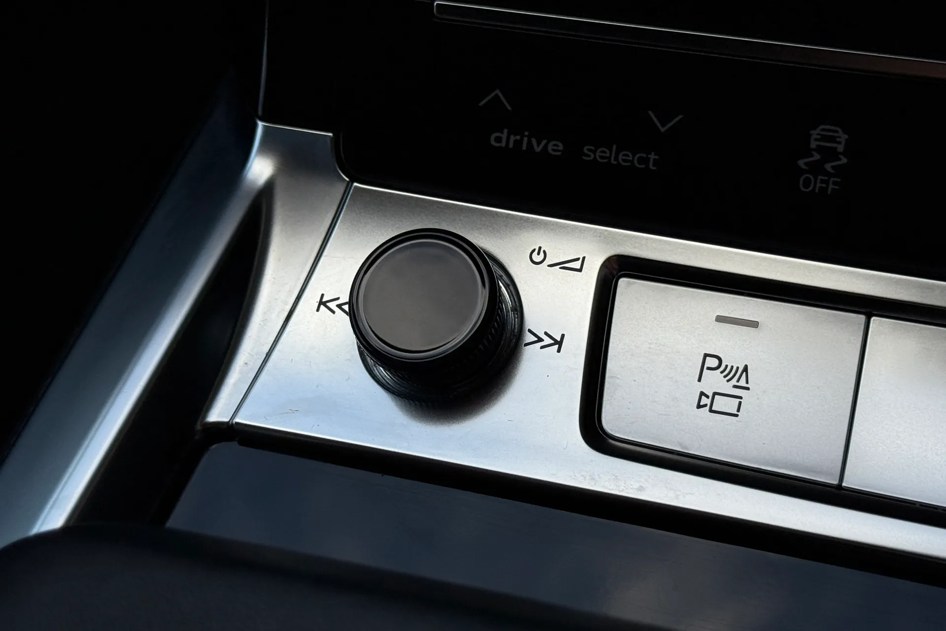 Audi Q8 thumbnail image number 25