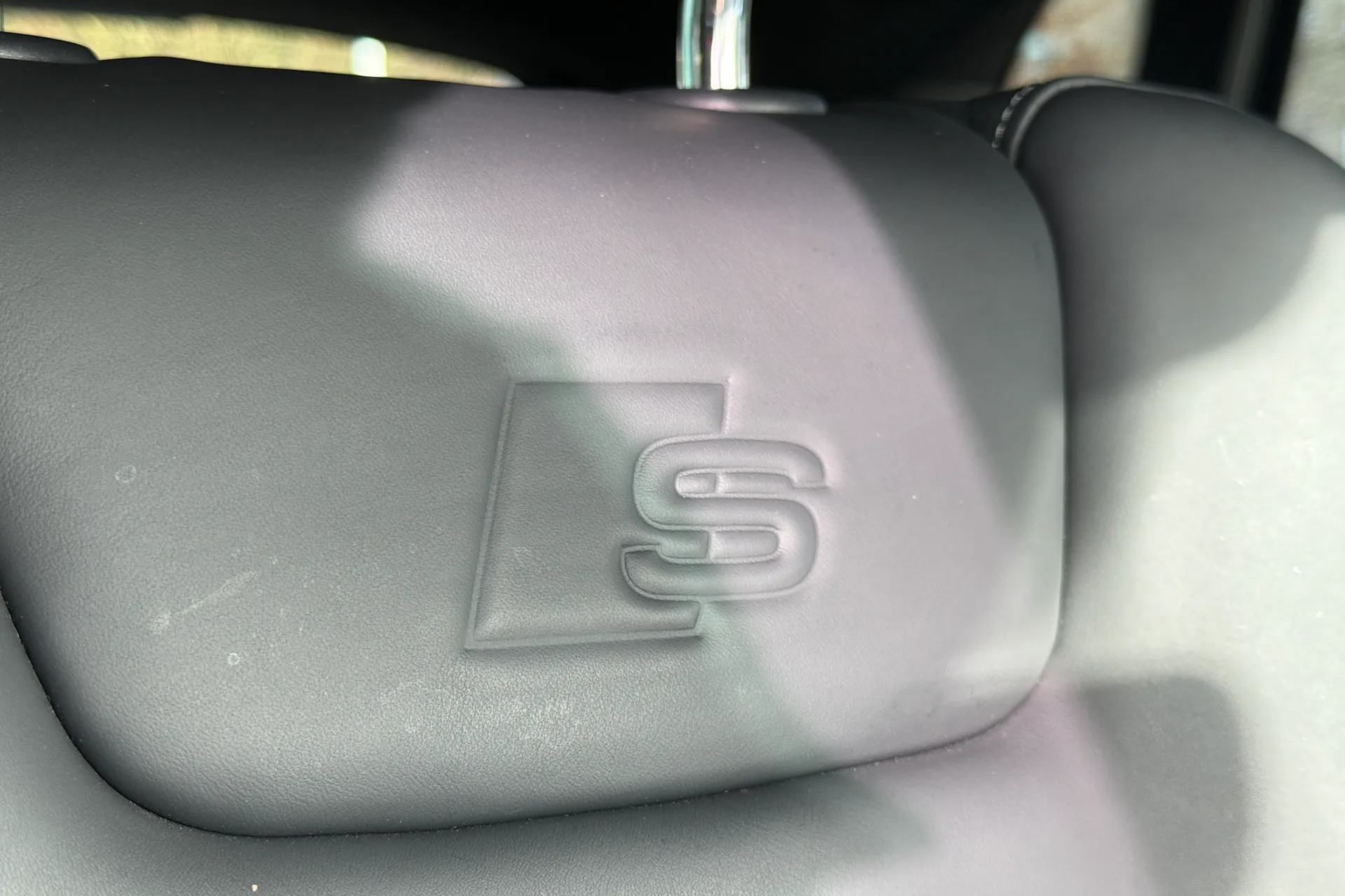 Audi Q8 thumbnail image number 16