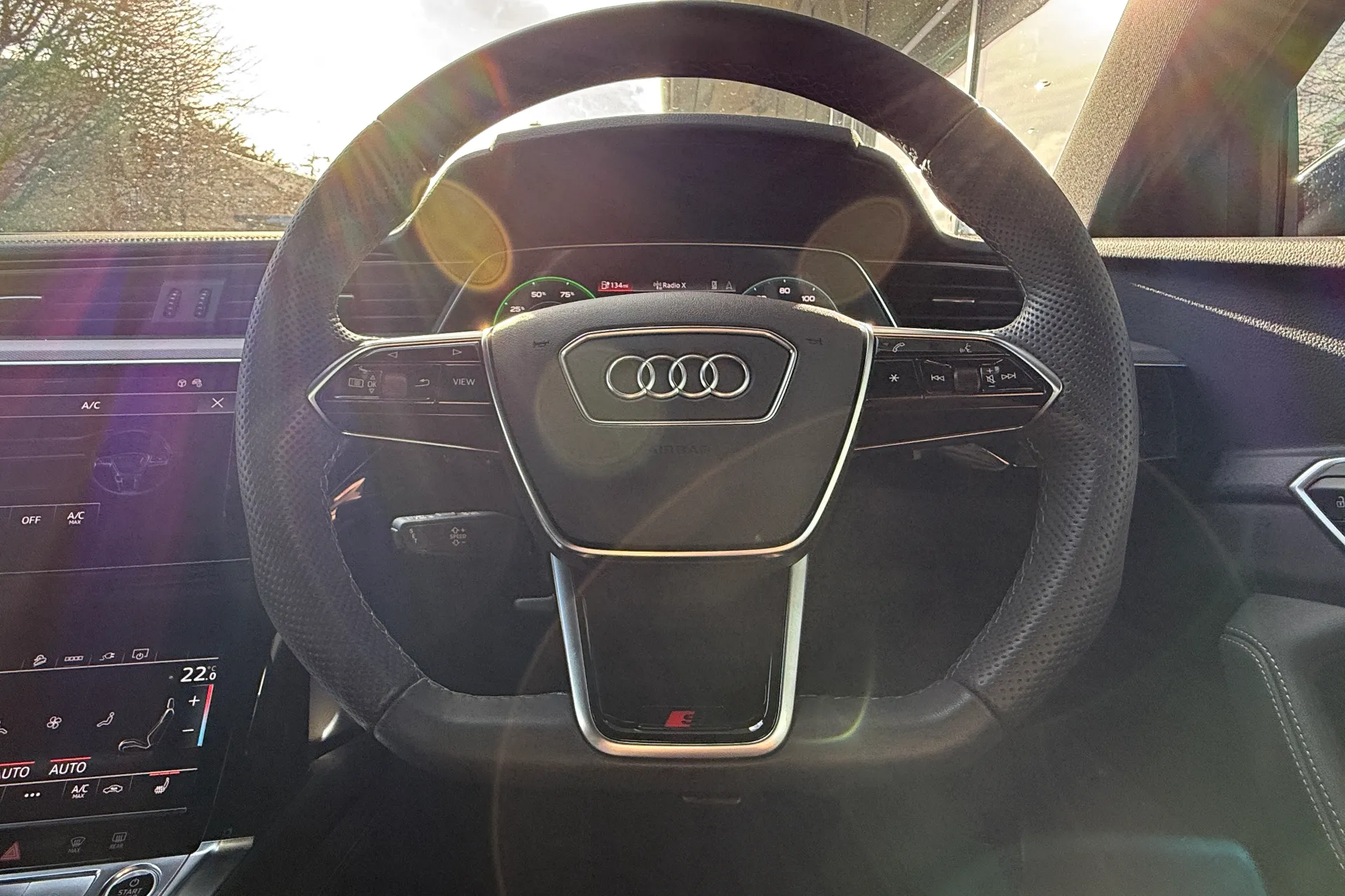 Audi Q8 thumbnail image number 14