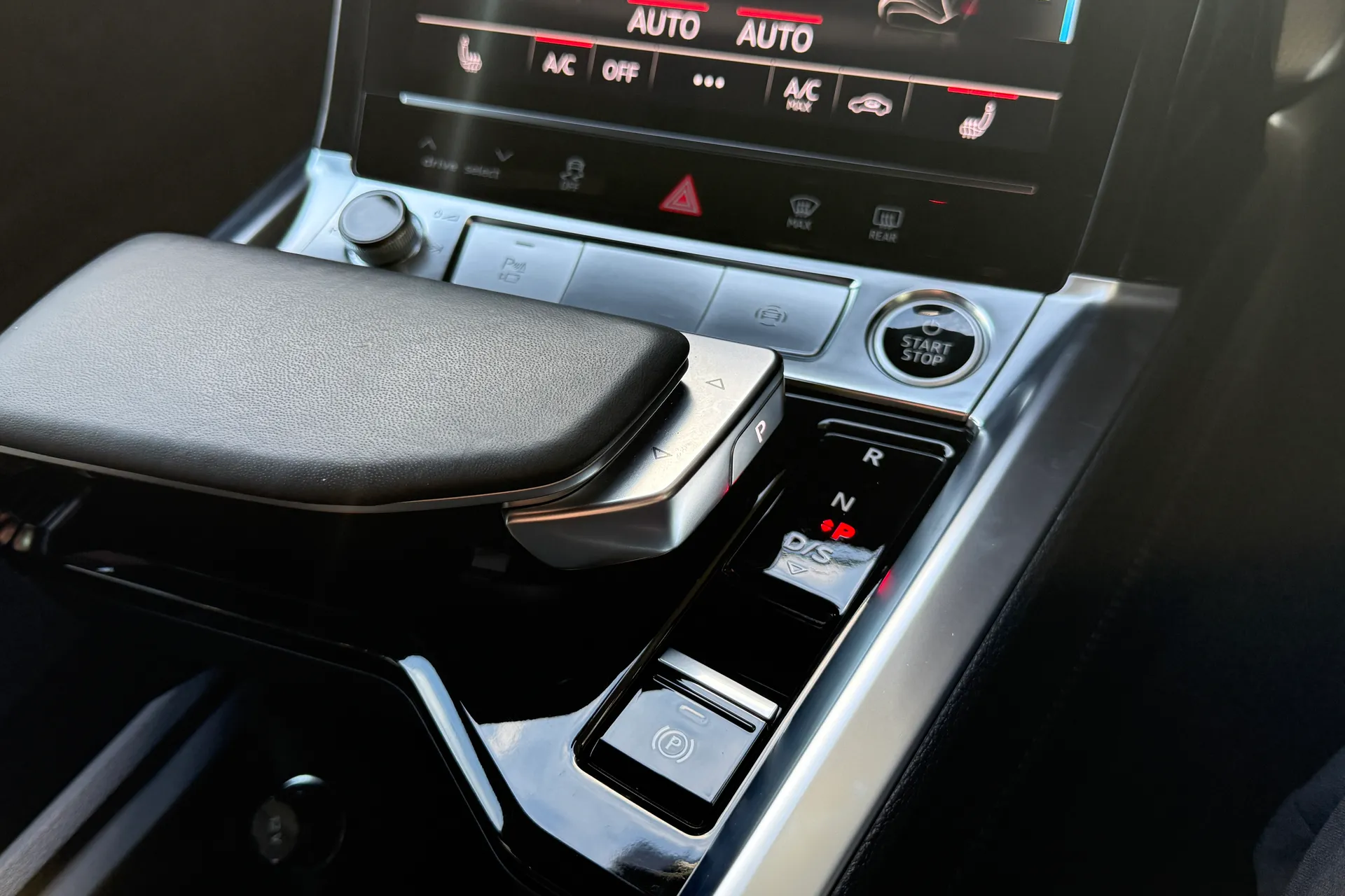 Audi Q8 thumbnail image number 28