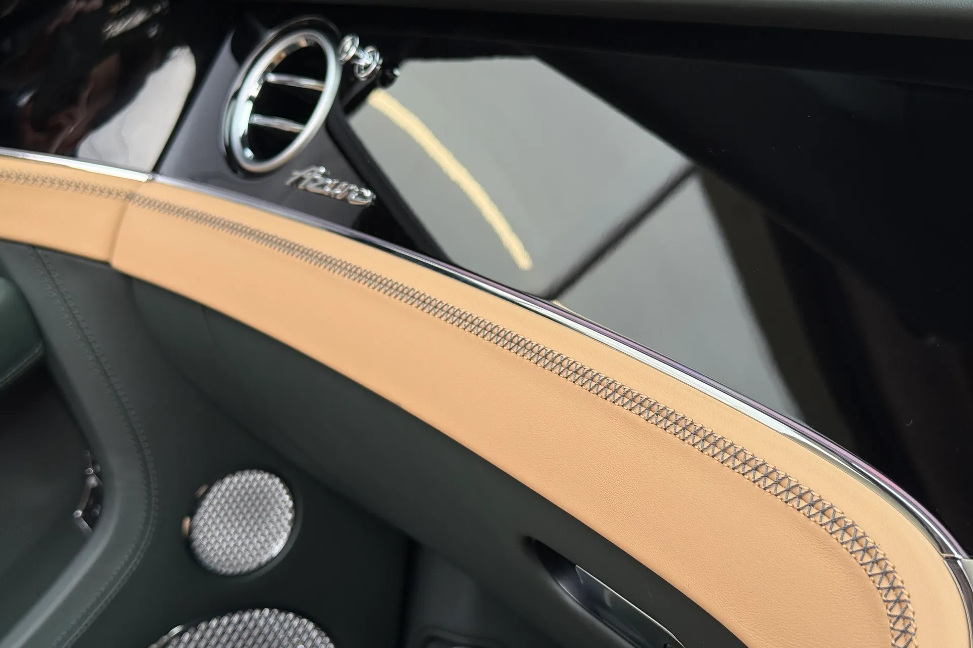 Bentley CONTINENTAL GTC thumbnail image number 25