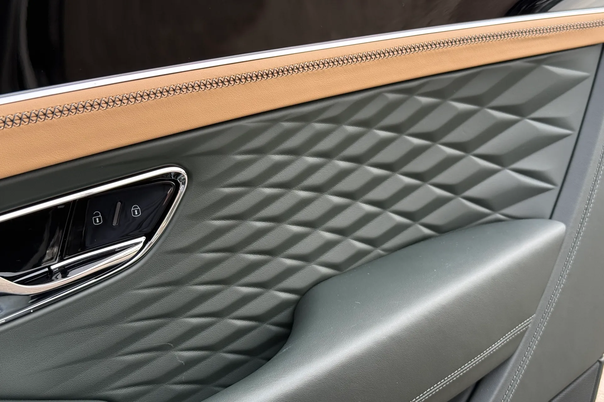 Bentley CONTINENTAL GTC thumbnail image number 19