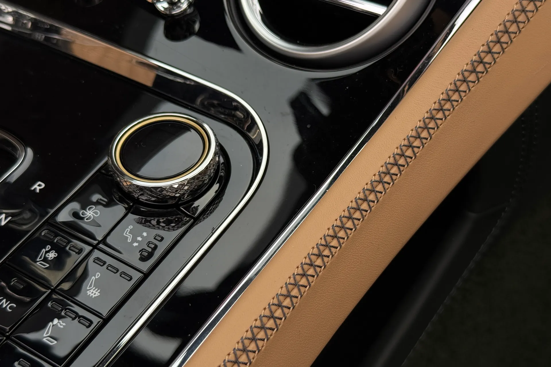 Bentley CONTINENTAL GTC thumbnail image number 23