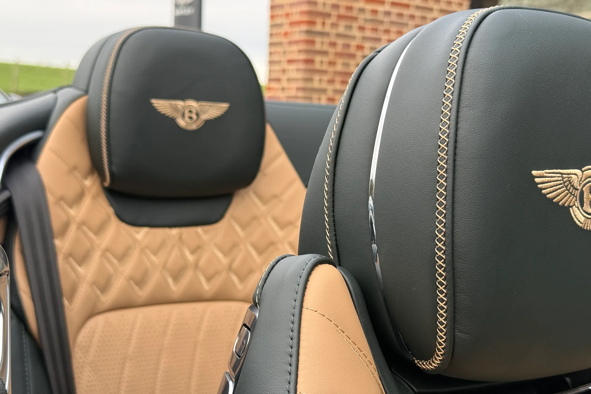 Bentley CONTINENTAL GTC thumbnail image number 21