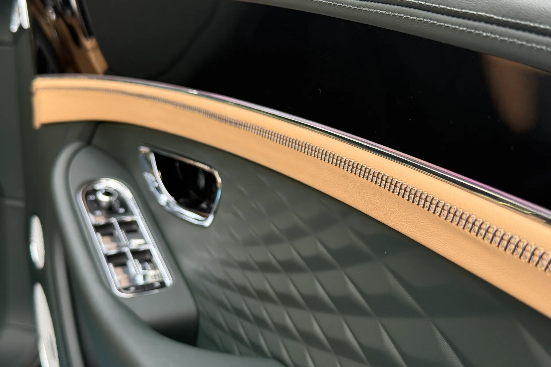 Bentley CONTINENTAL GTC thumbnail image number 18