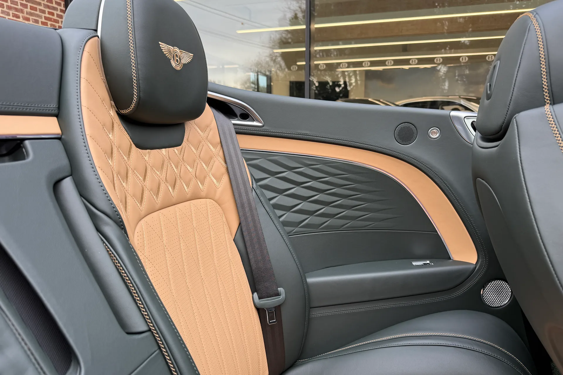 Bentley CONTINENTAL GTC thumbnail image number 36