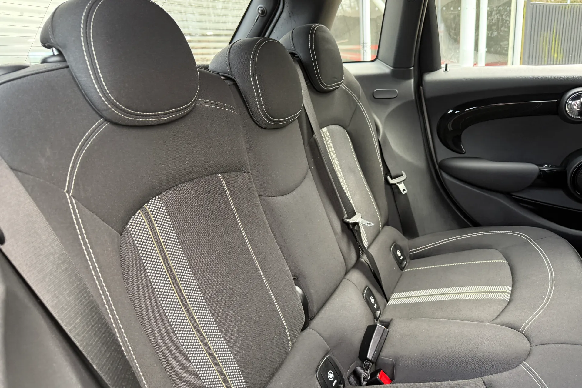 MINI HATCHBACK thumbnail image number 29