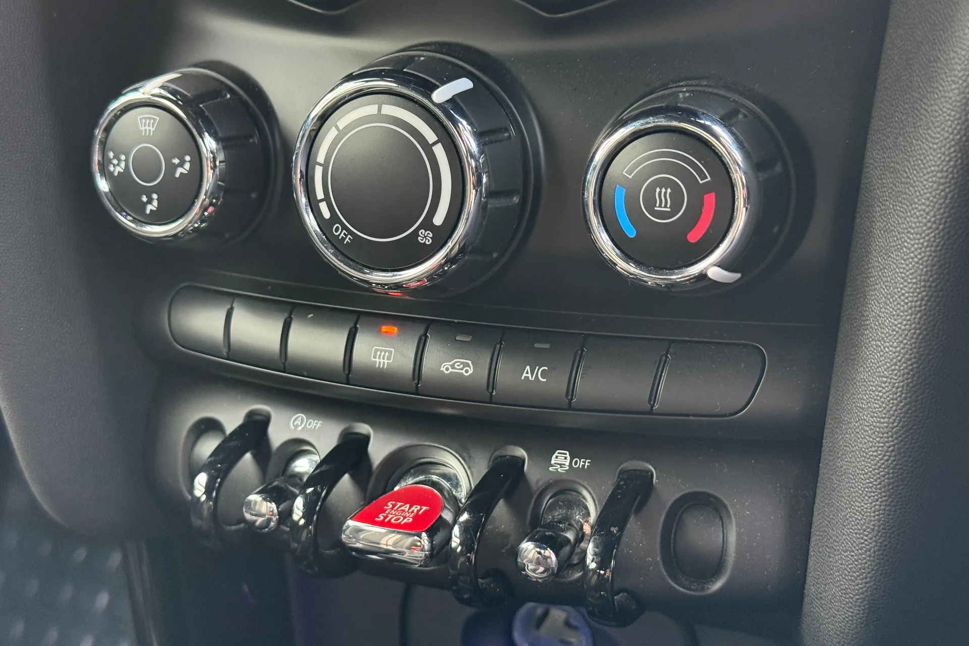 MINI HATCHBACK thumbnail image number 14