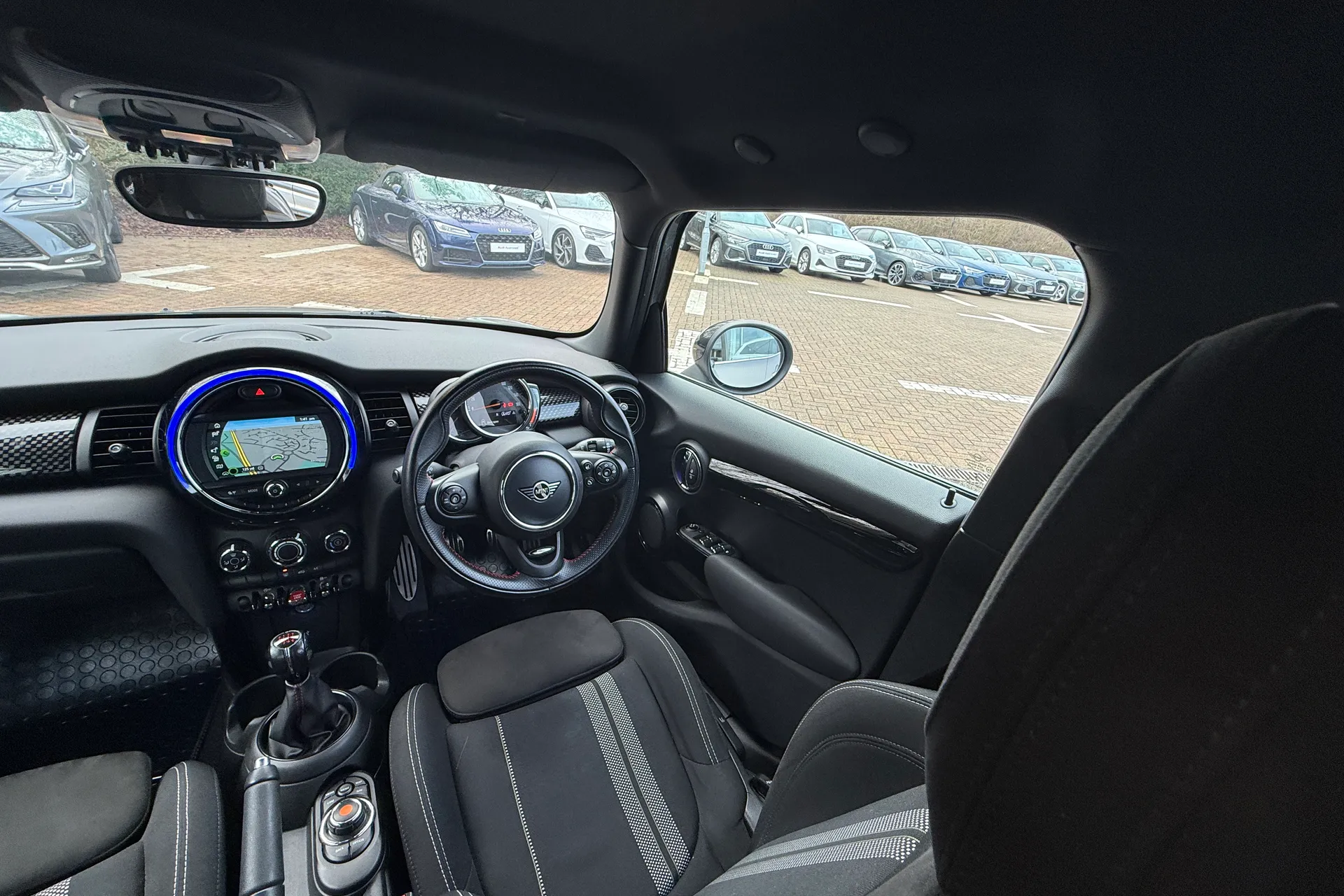 MINI HATCHBACK thumbnail image number 41