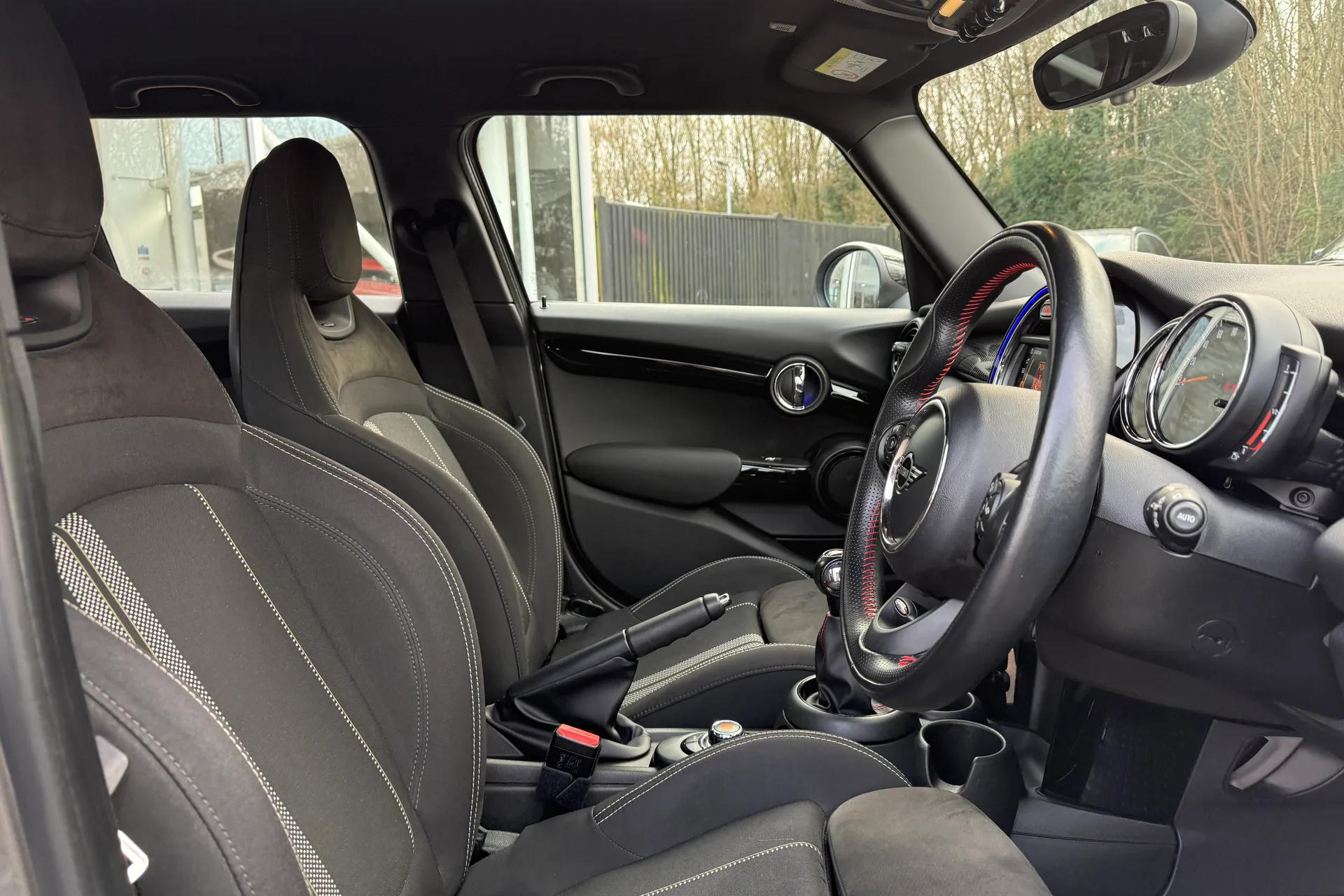 MINI HATCHBACK thumbnail image number 12