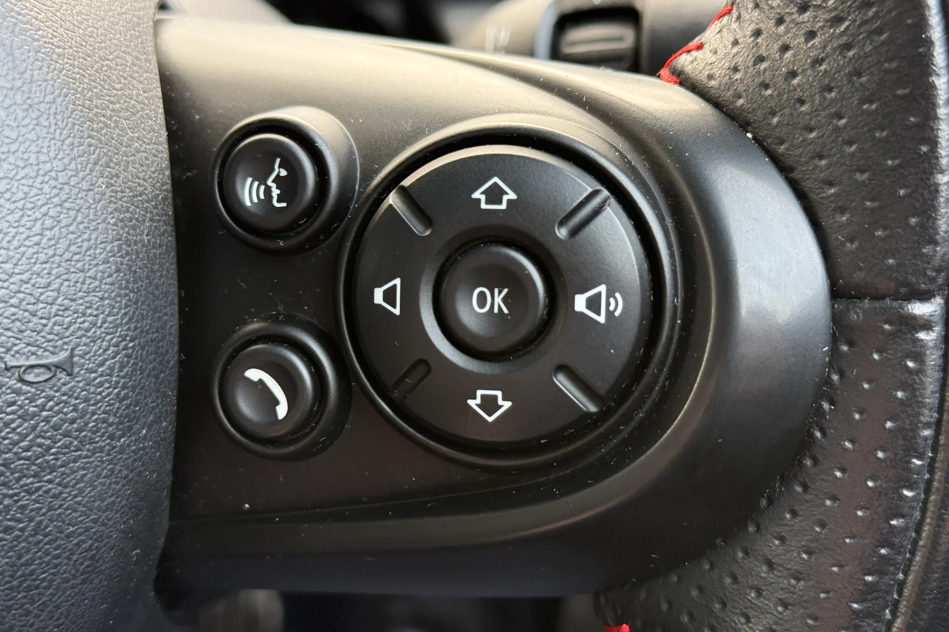 MINI HATCHBACK thumbnail image number 18