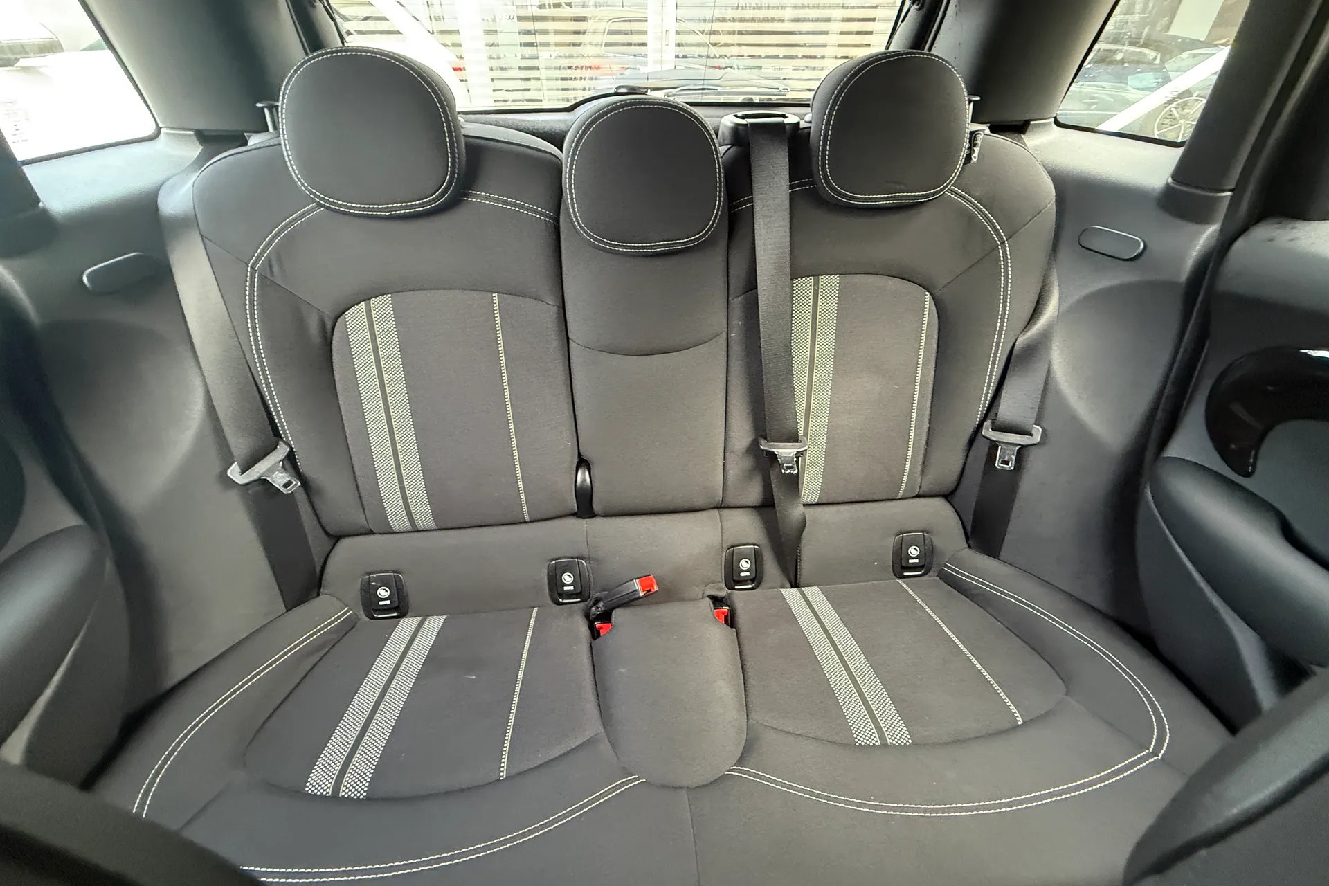 MINI HATCHBACK thumbnail image number 26