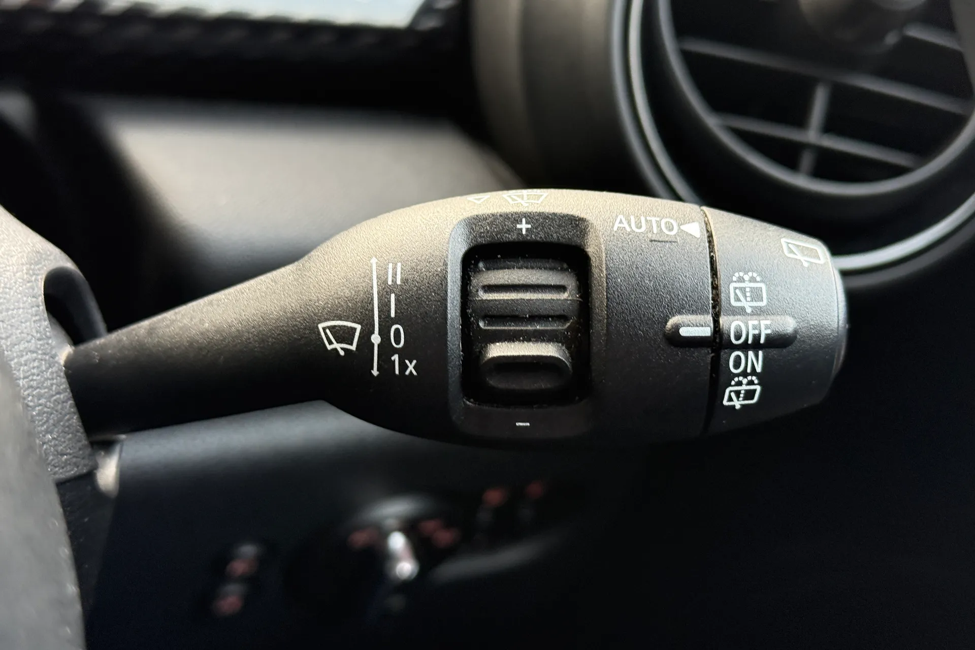 MINI HATCHBACK thumbnail image number 20