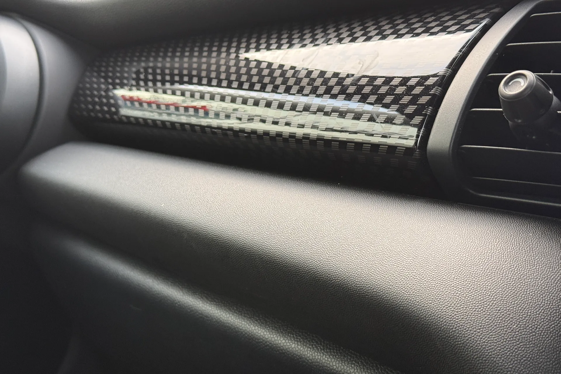 MINI HATCHBACK thumbnail image number 16