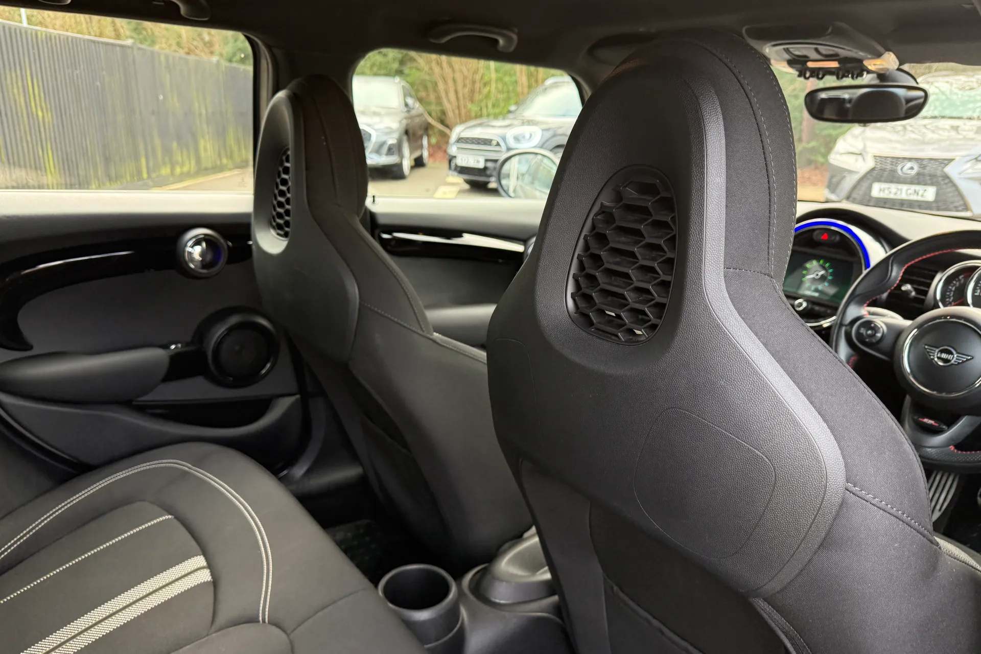 MINI HATCHBACK thumbnail image number 37