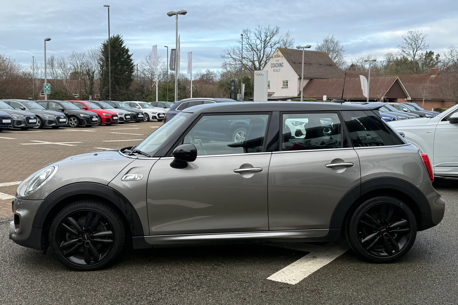 MINI HATCHBACK thumbnail image number 51