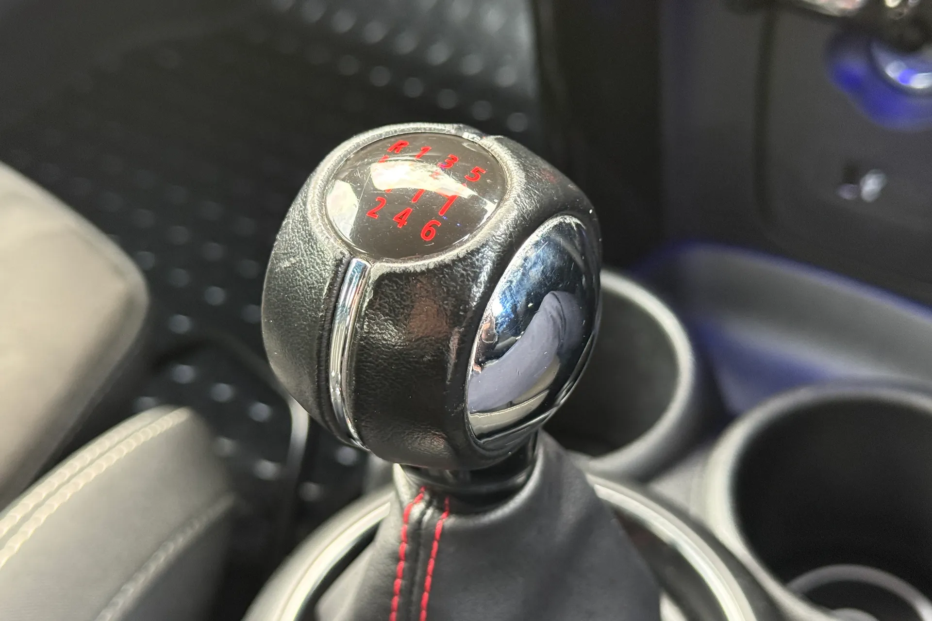 MINI HATCHBACK thumbnail image number 15