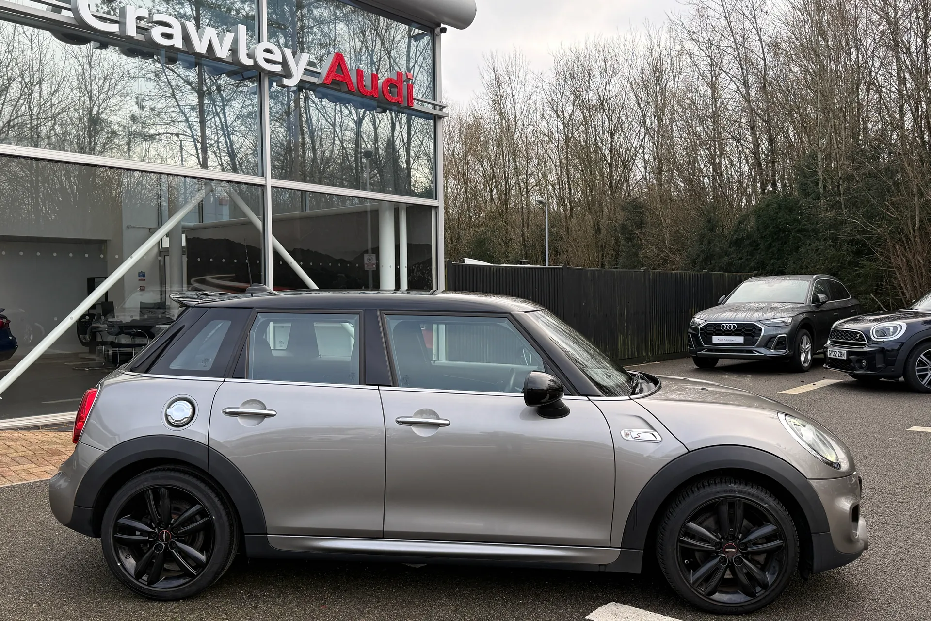 MINI HATCHBACK thumbnail image number 2