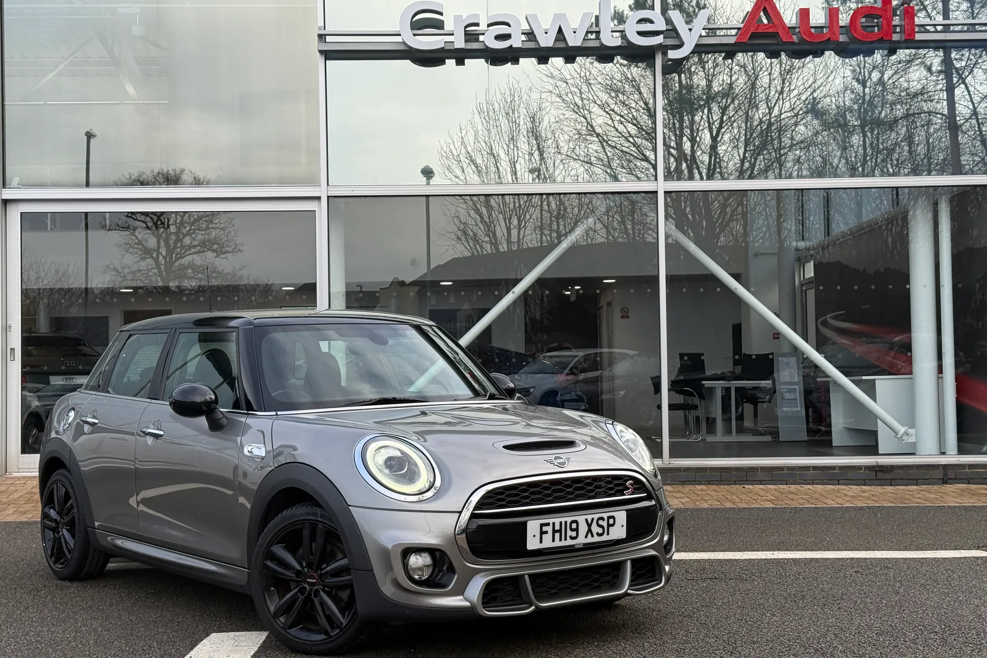 MINI HATCHBACK focused image