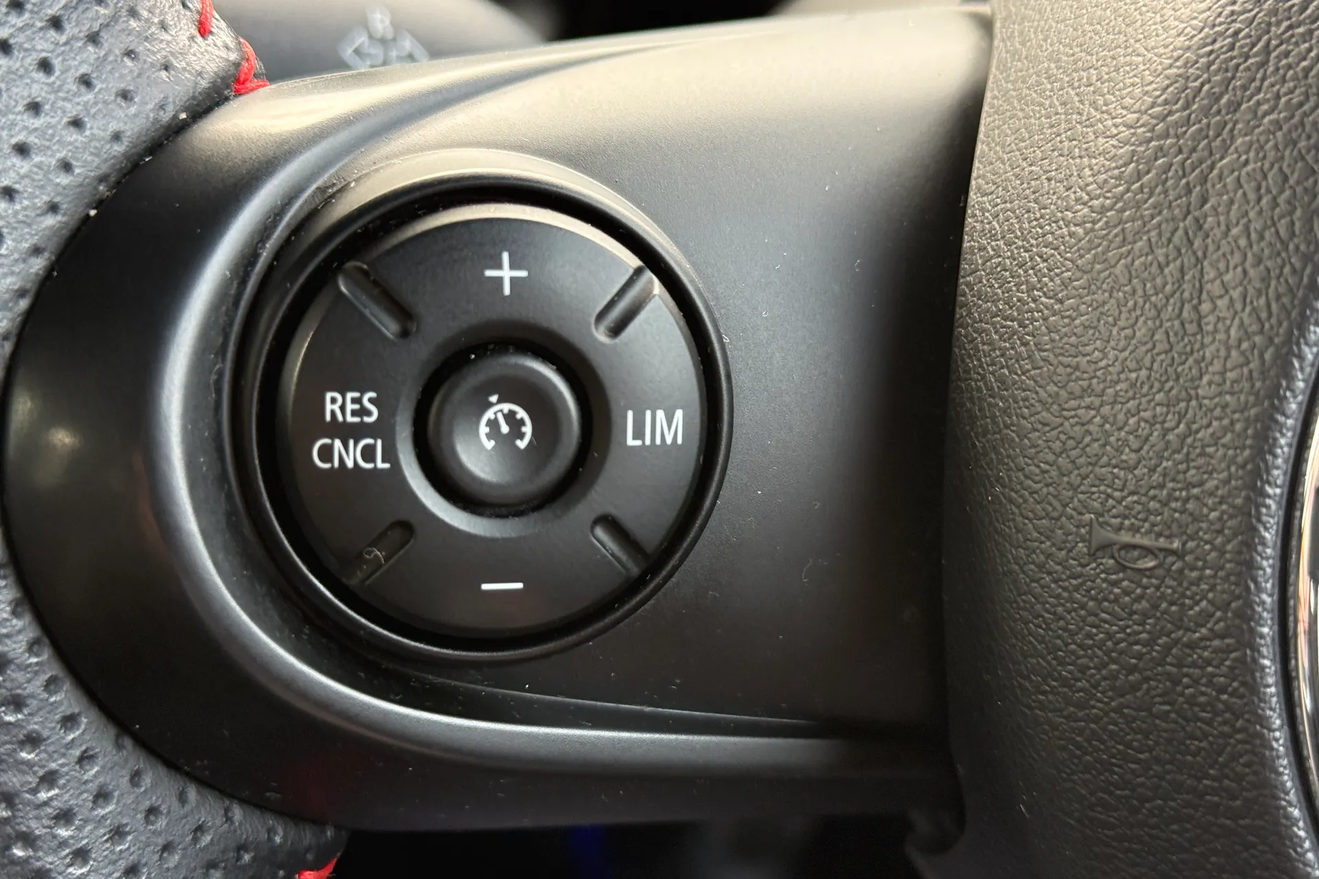 MINI HATCHBACK thumbnail image number 17