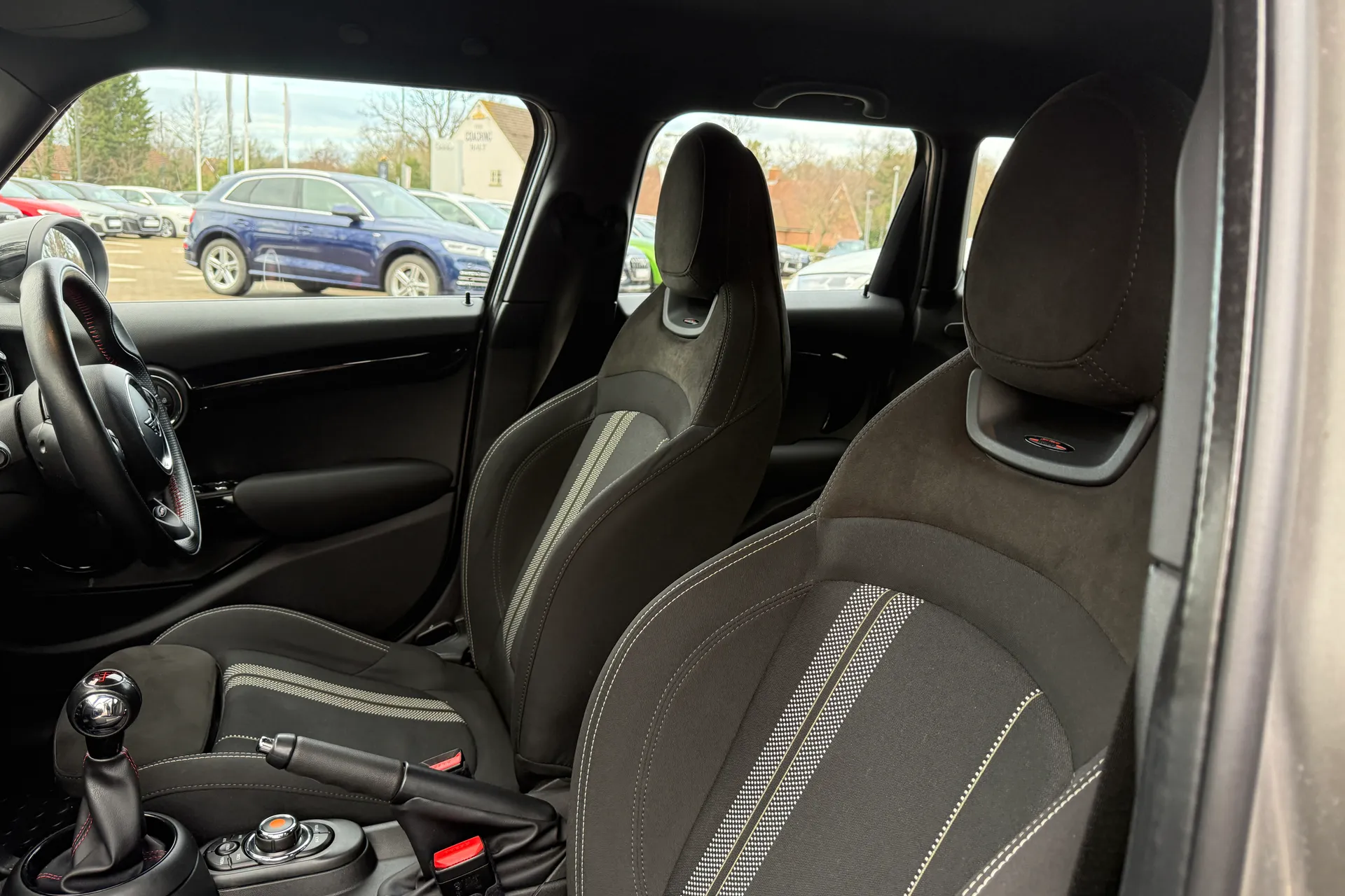 MINI HATCHBACK thumbnail image number 56