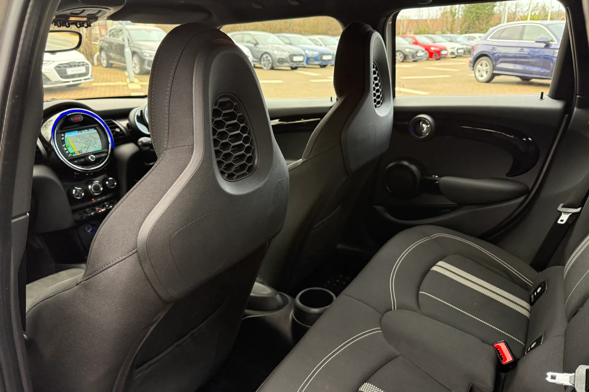 MINI HATCHBACK thumbnail image number 52