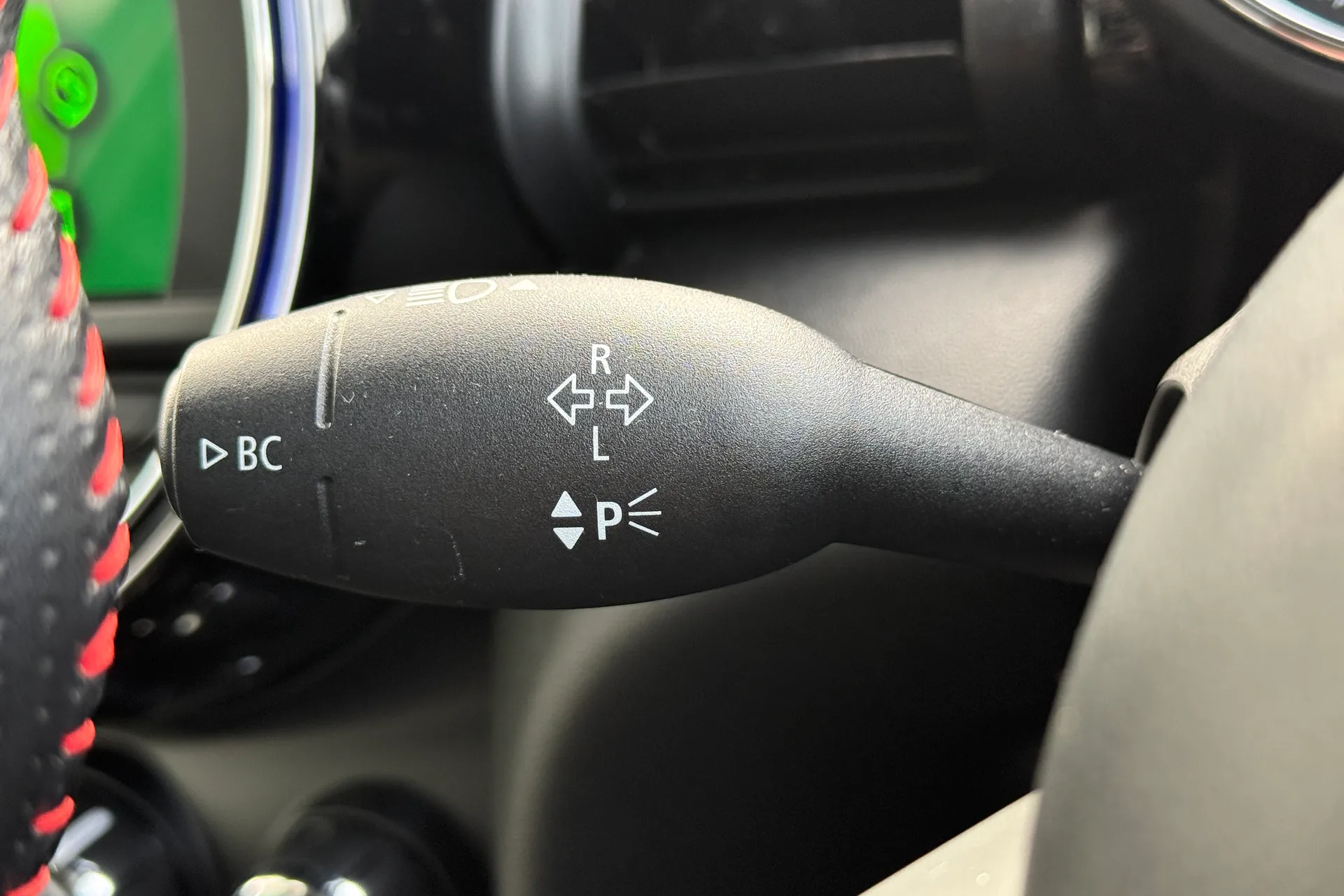 MINI HATCHBACK thumbnail image number 19